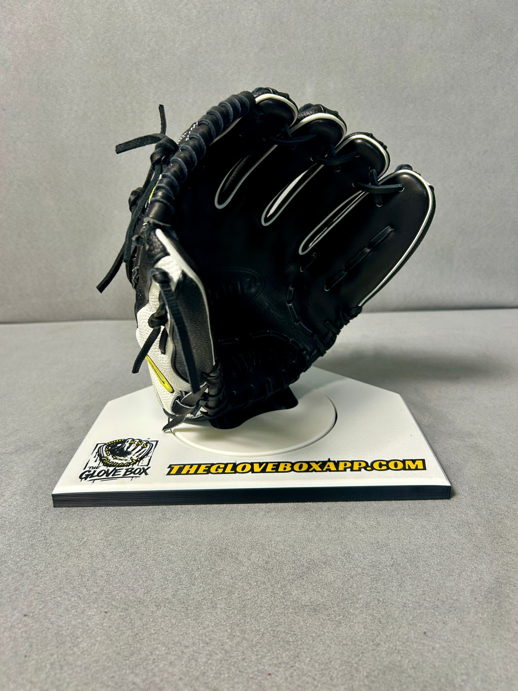 Wilson A2000 1786 11.5" Infield Baseball Glove – Black/White/Yellow