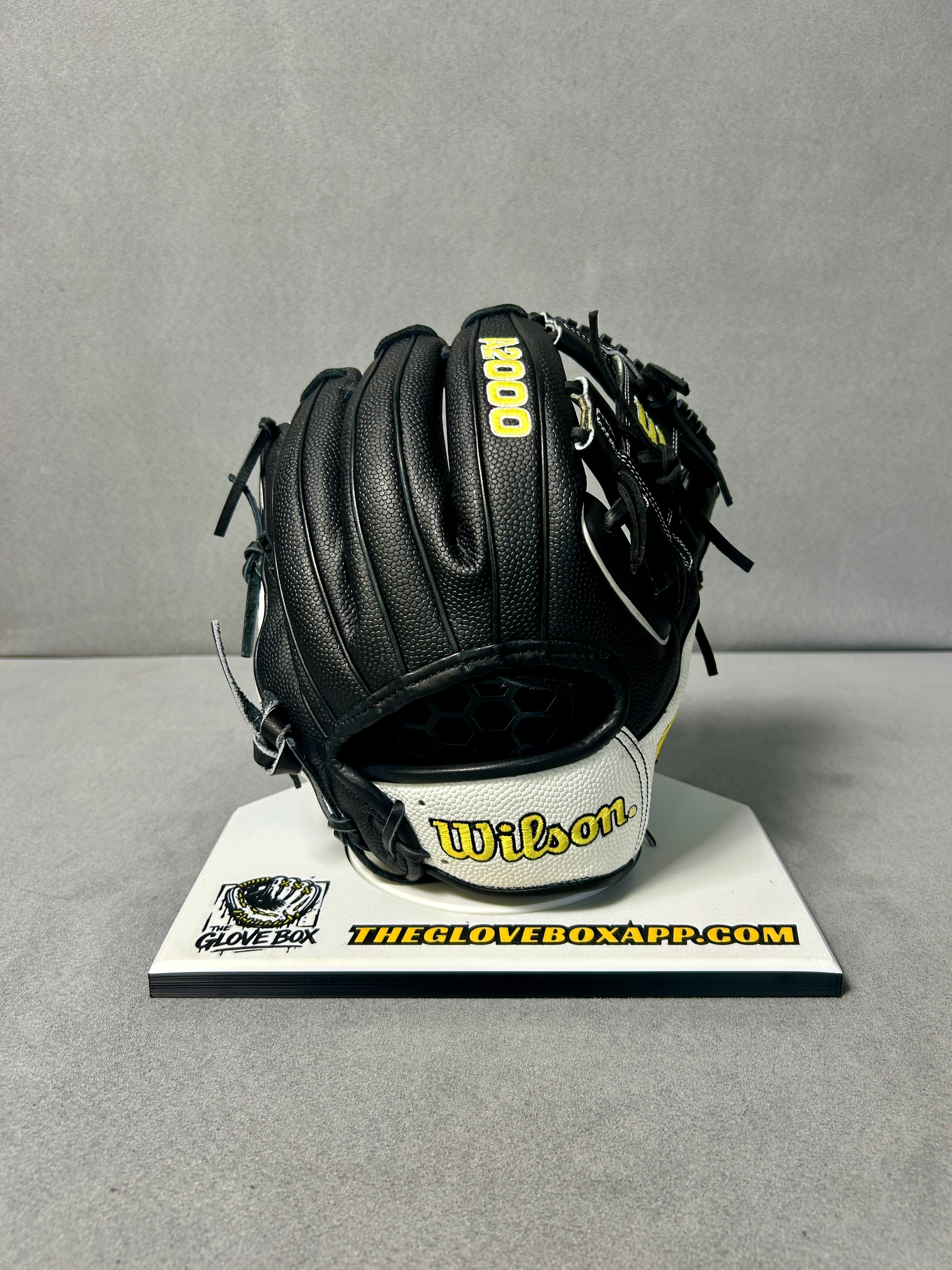 Wilson A2000 1786 11.5" Infield Baseball Glove – Black/White/Yellow