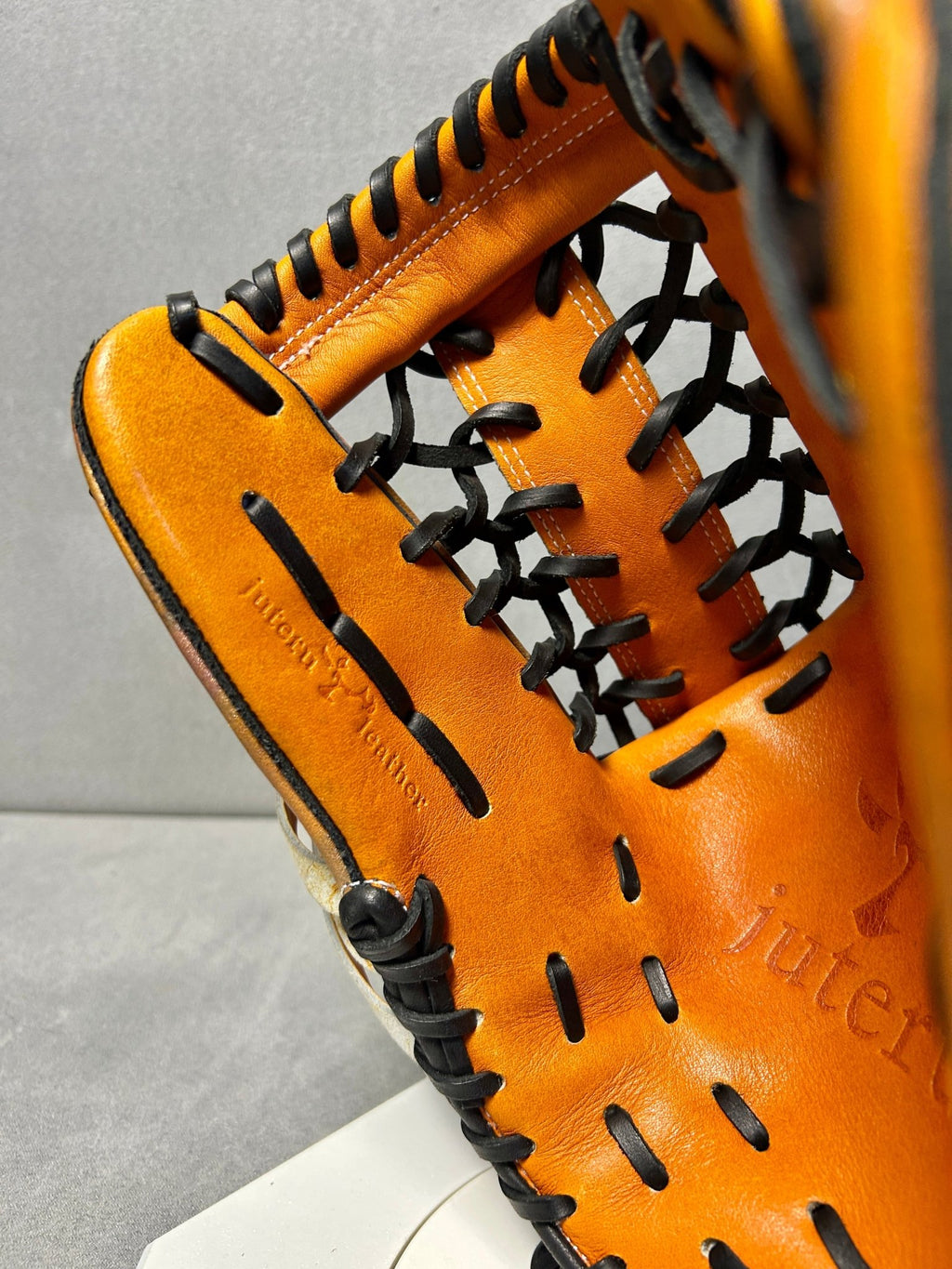 Juteru Wagyu Leather Outfield Glove | Made in Japan | RHT - The Glove Box