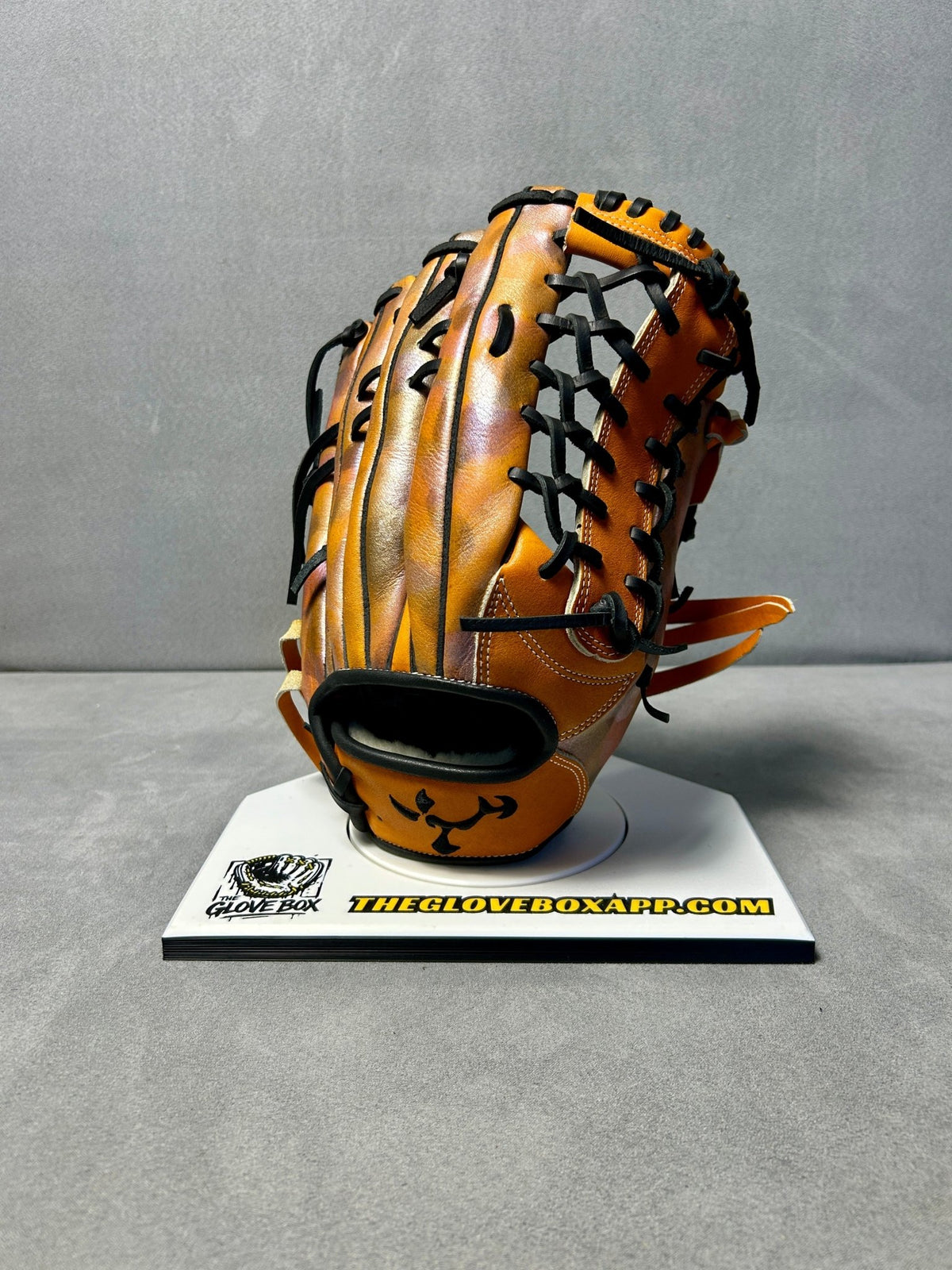 Juteru Wagyu Leather Outfield Glove | Made in Japan | RHT - The Glove Box
