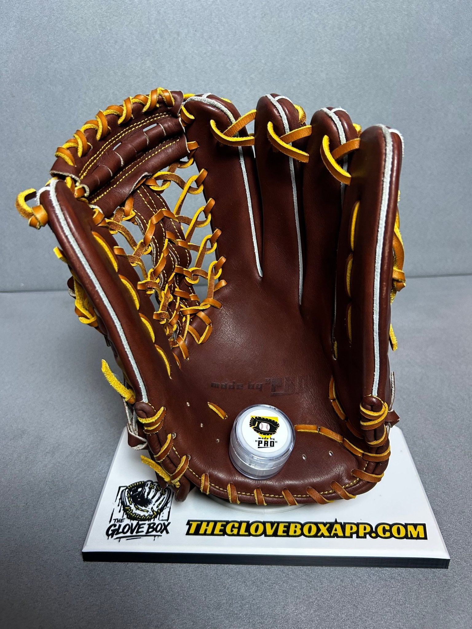 Made by Pro | NPB-Grade Outfielder's Glove — Hand-Built by a Former Japanese Pro Ball Craftsman | Extremely Rare - The Glove Box