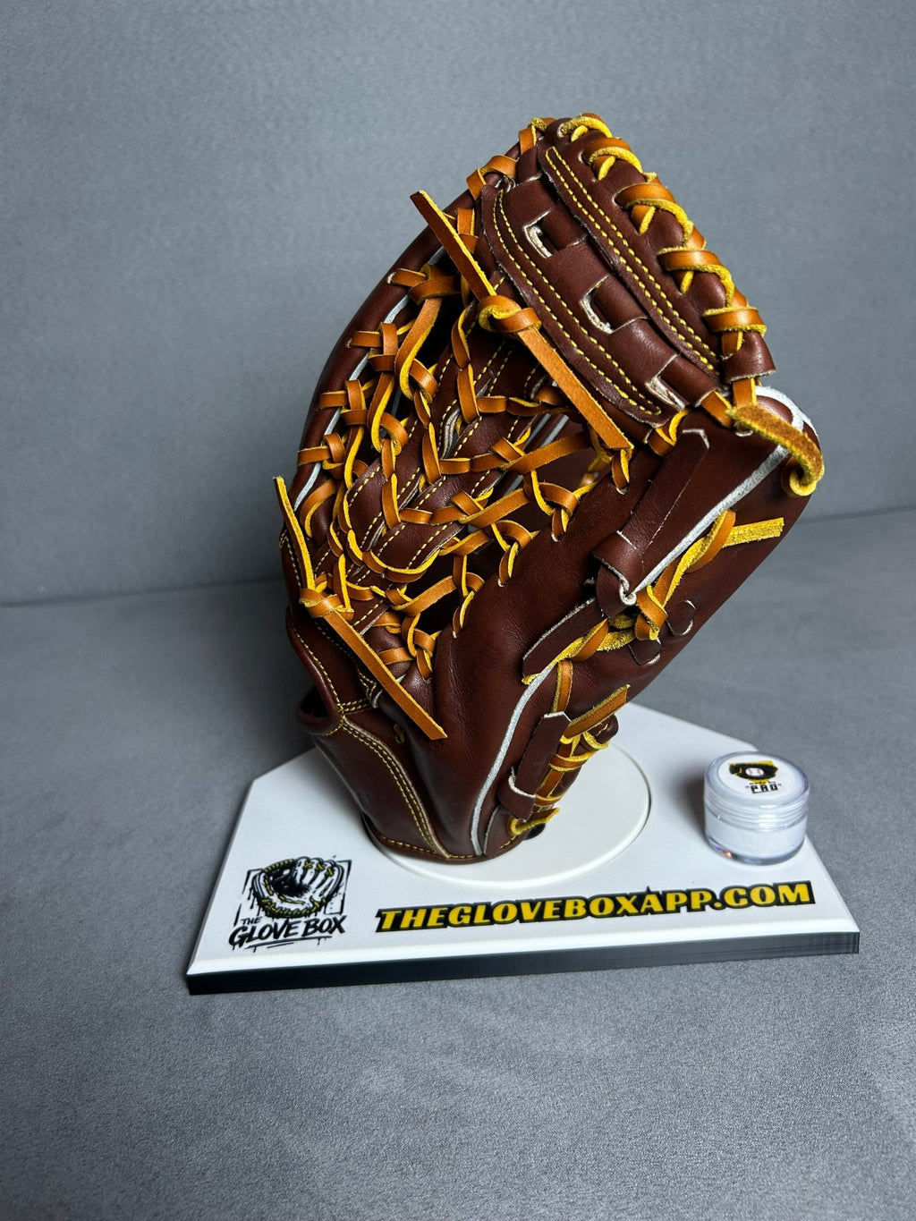 Made by Pro | NPB-Grade Outfielder's Glove — Hand-Built by a Former Japanese Pro Ball Craftsman | Extremely Rare - The Glove Box