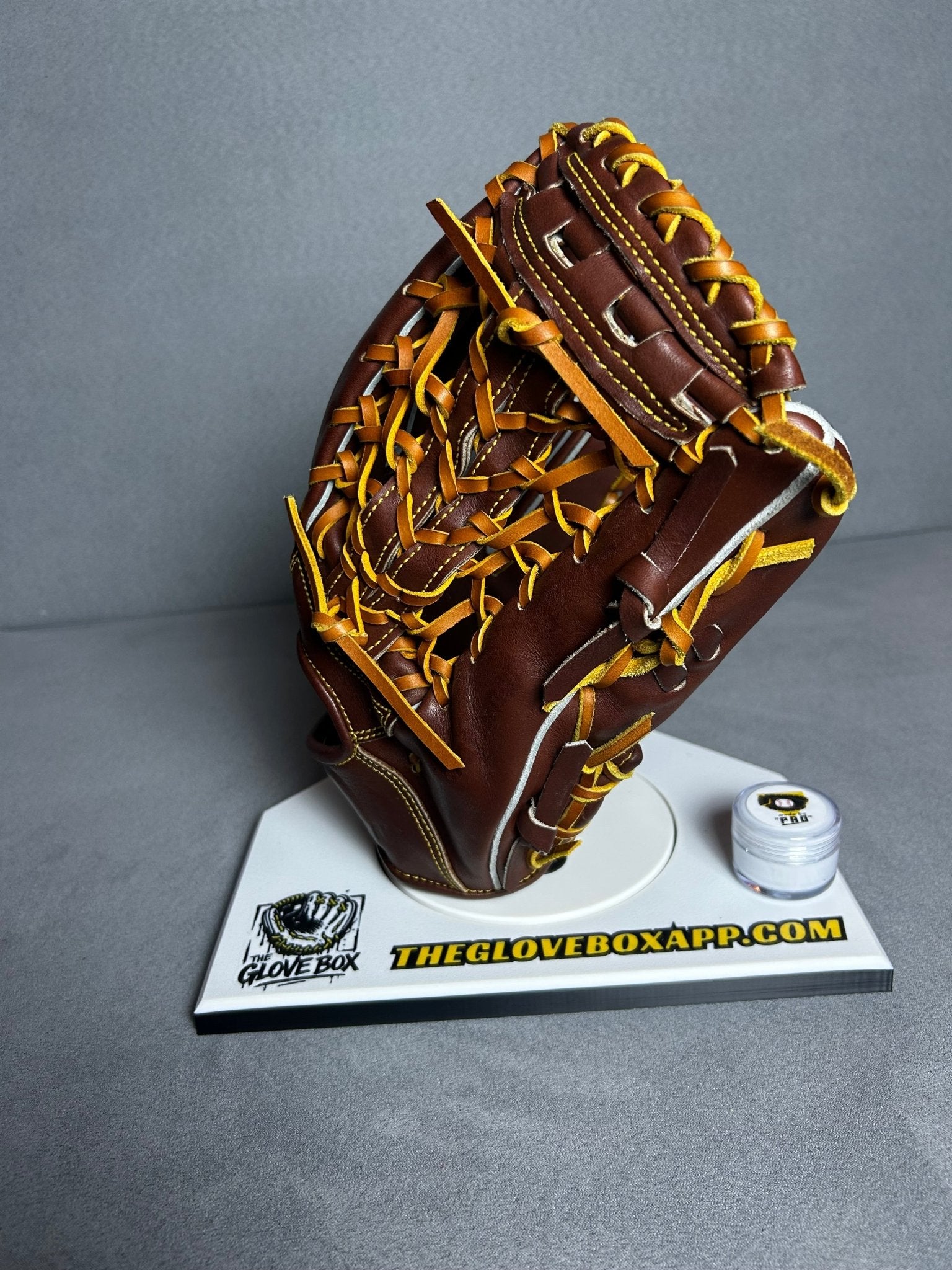 Made by Pro | NPB-Grade Outfielder's Glove — Hand-Built by a Former Japanese Pro Ball Craftsman | Extremely Rare - The Glove Box