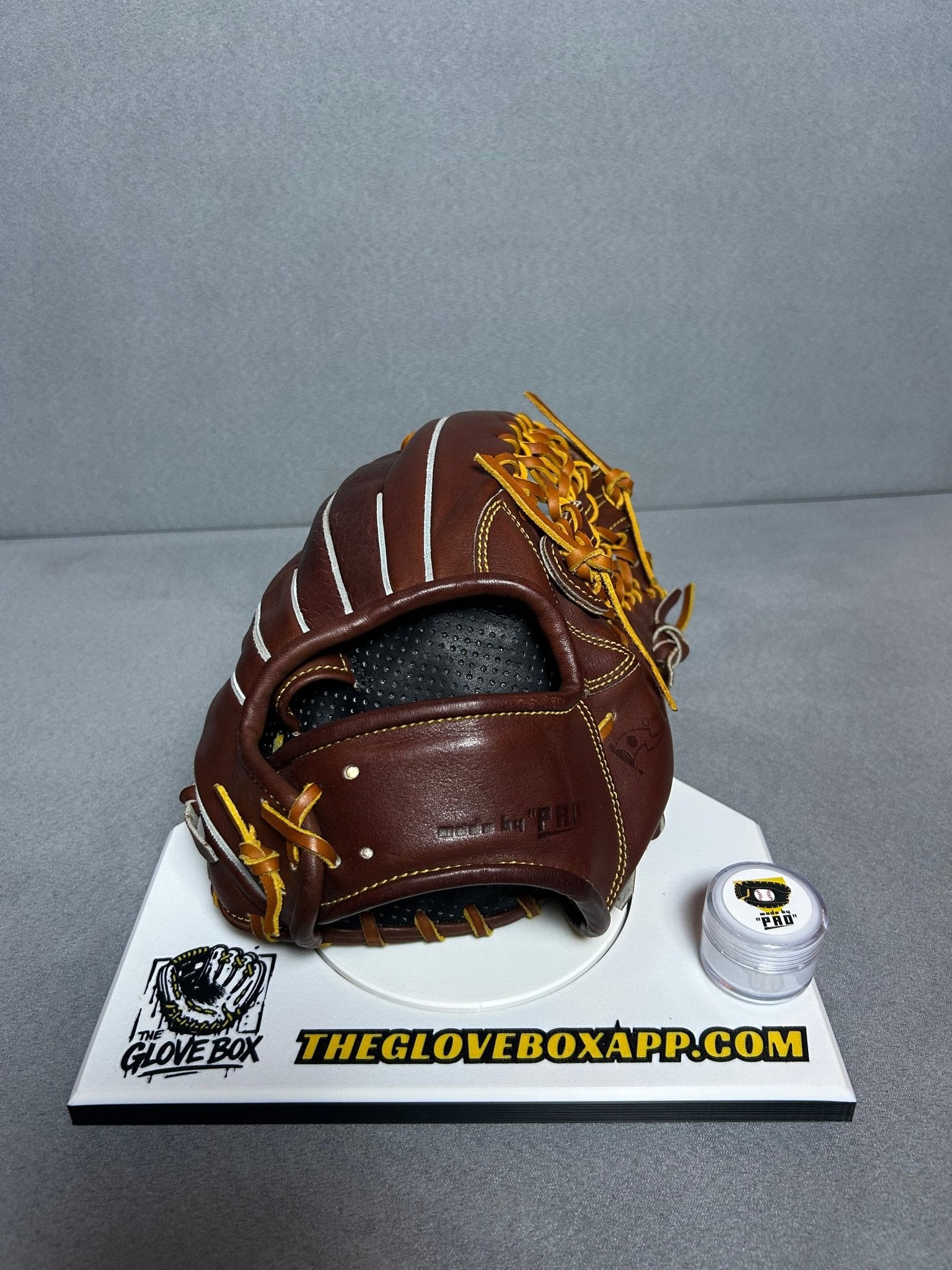 Made by Pro | NPB-Grade Outfielder's Glove — Hand-Built by a Former Japanese Pro Ball Craftsman | Extremely Rare - The Glove Box