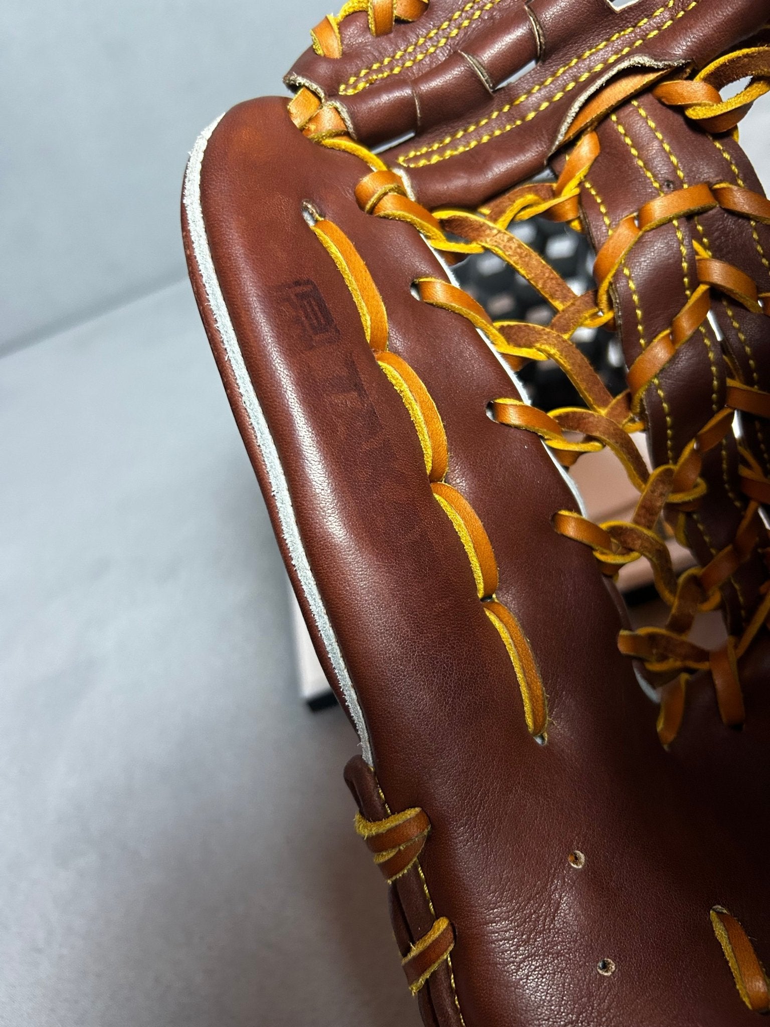 Made by Pro | NPB-Grade Outfielder's Glove — Hand-Built by a Former Japanese Pro Ball Craftsman | Extremely Rare - The Glove Box