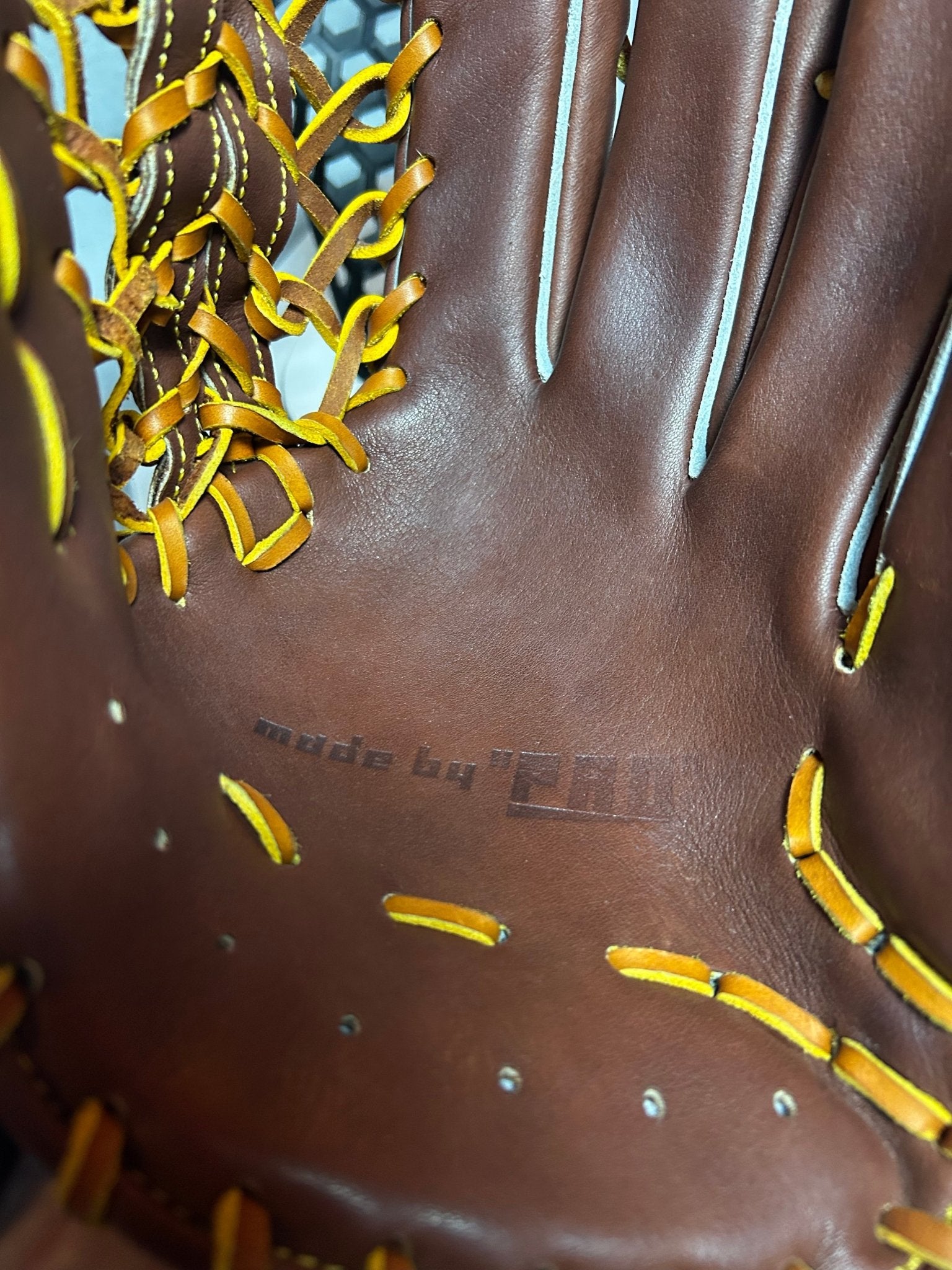 Made by Pro | NPB-Grade Outfielder's Glove — Hand-Built by a Former Japanese Pro Ball Craftsman | Extremely Rare - The Glove Box