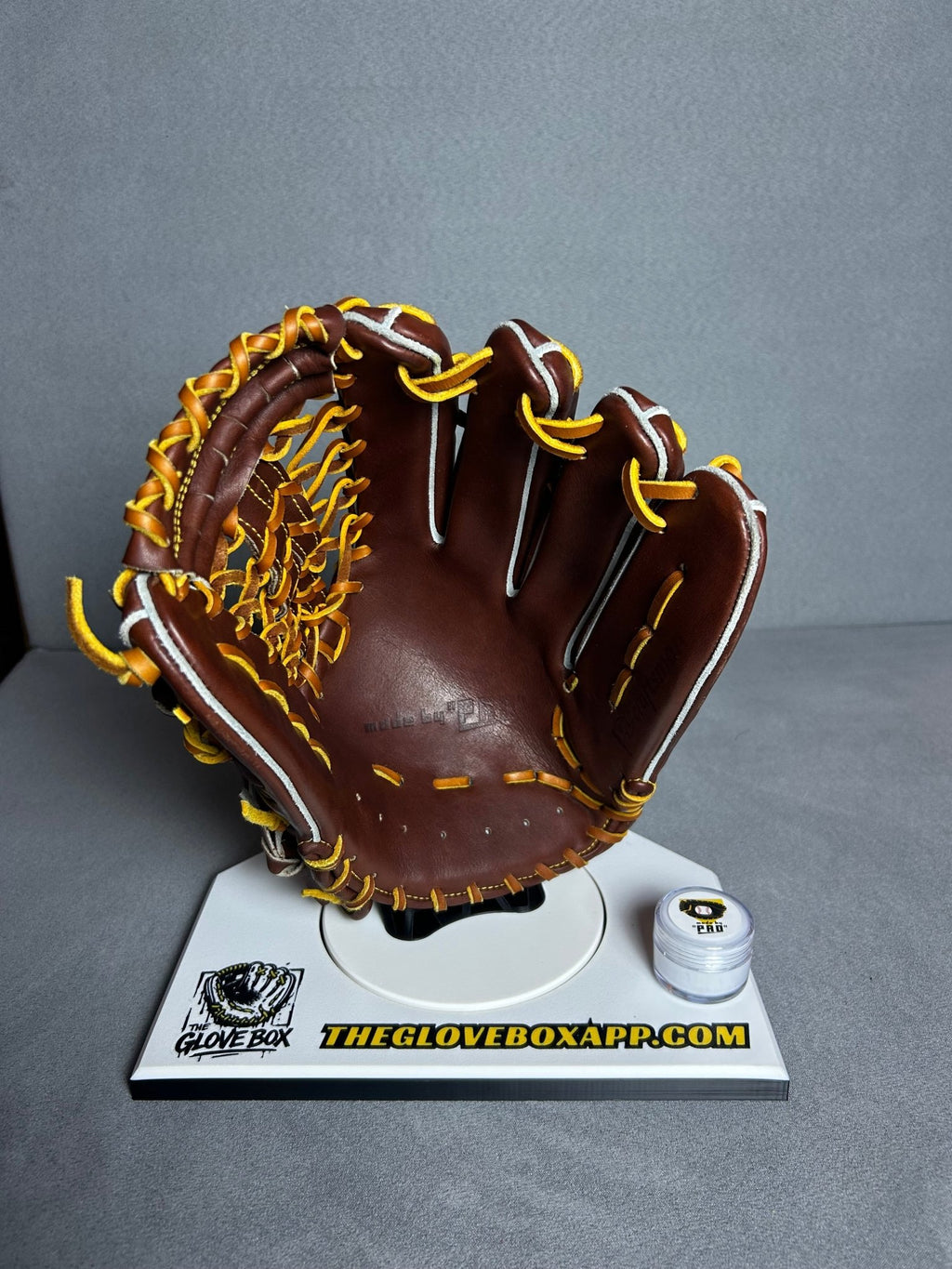 Made by Pro | NPB-Grade Outfielder's Glove — Hand-Built by a Former Japanese Pro Ball Craftsman | Extremely Rare - The Glove Box