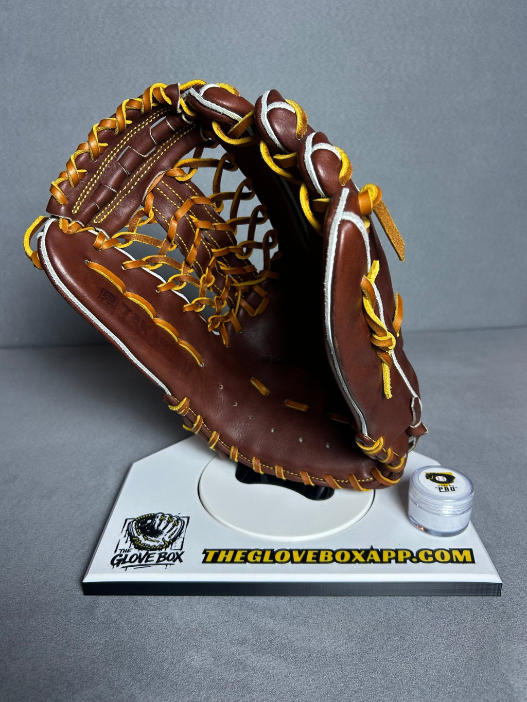 Made by Pro | NPB-Grade Outfielder's Glove — Hand-Built by a Former Japanese Pro Ball Craftsman | Extremely Rare - The Glove Box