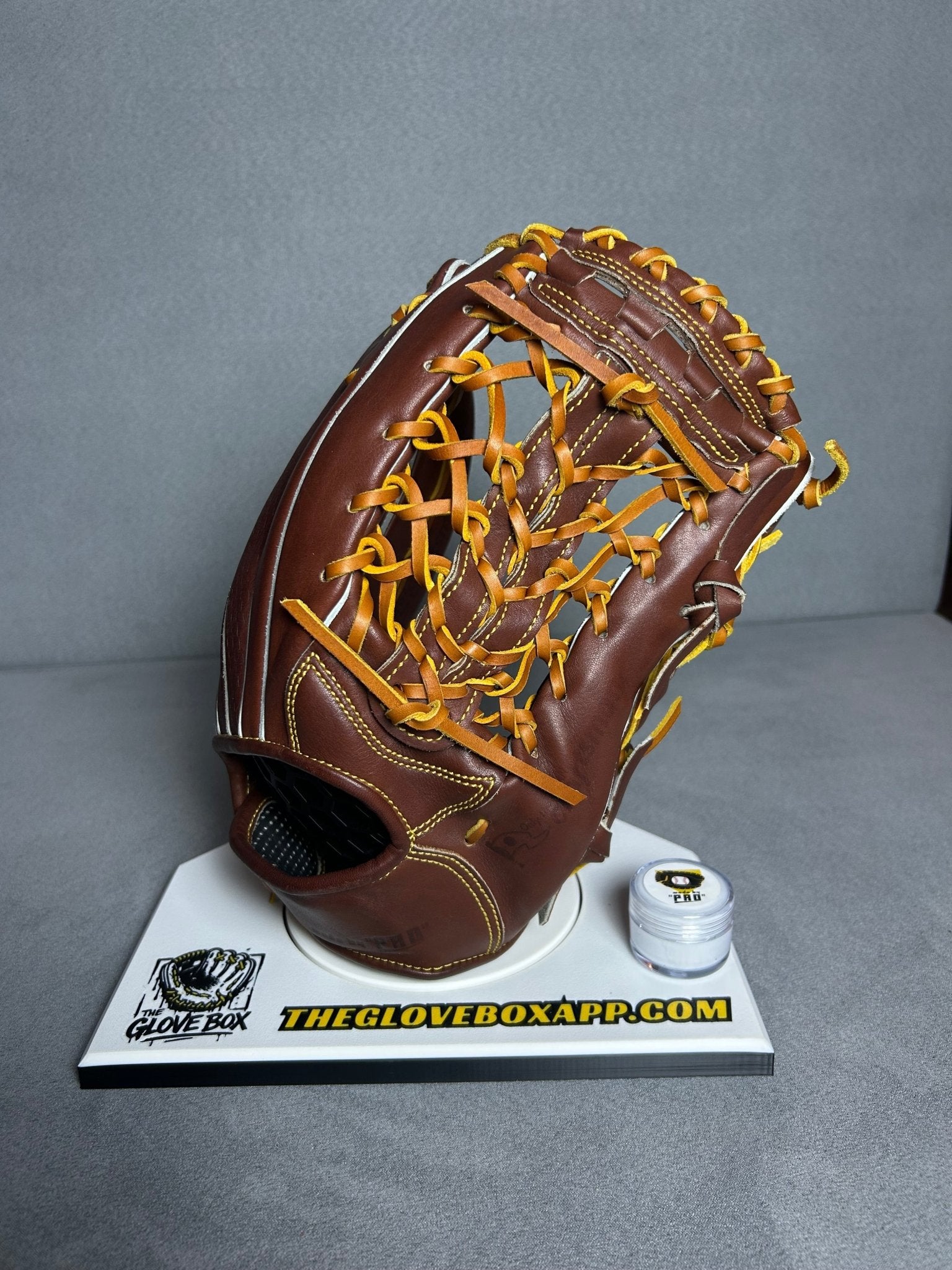 Made by Pro | NPB-Grade Outfielder's Glove — Hand-Built by a Former Japanese Pro Ball Craftsman | Extremely Rare - The Glove Box