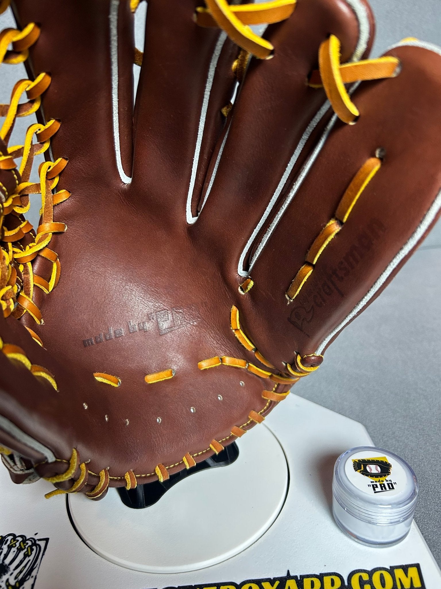 Made by Pro | NPB-Grade Outfielder's Glove — Hand-Built by a Former Japanese Pro Ball Craftsman | Extremely Rare - The Glove Box