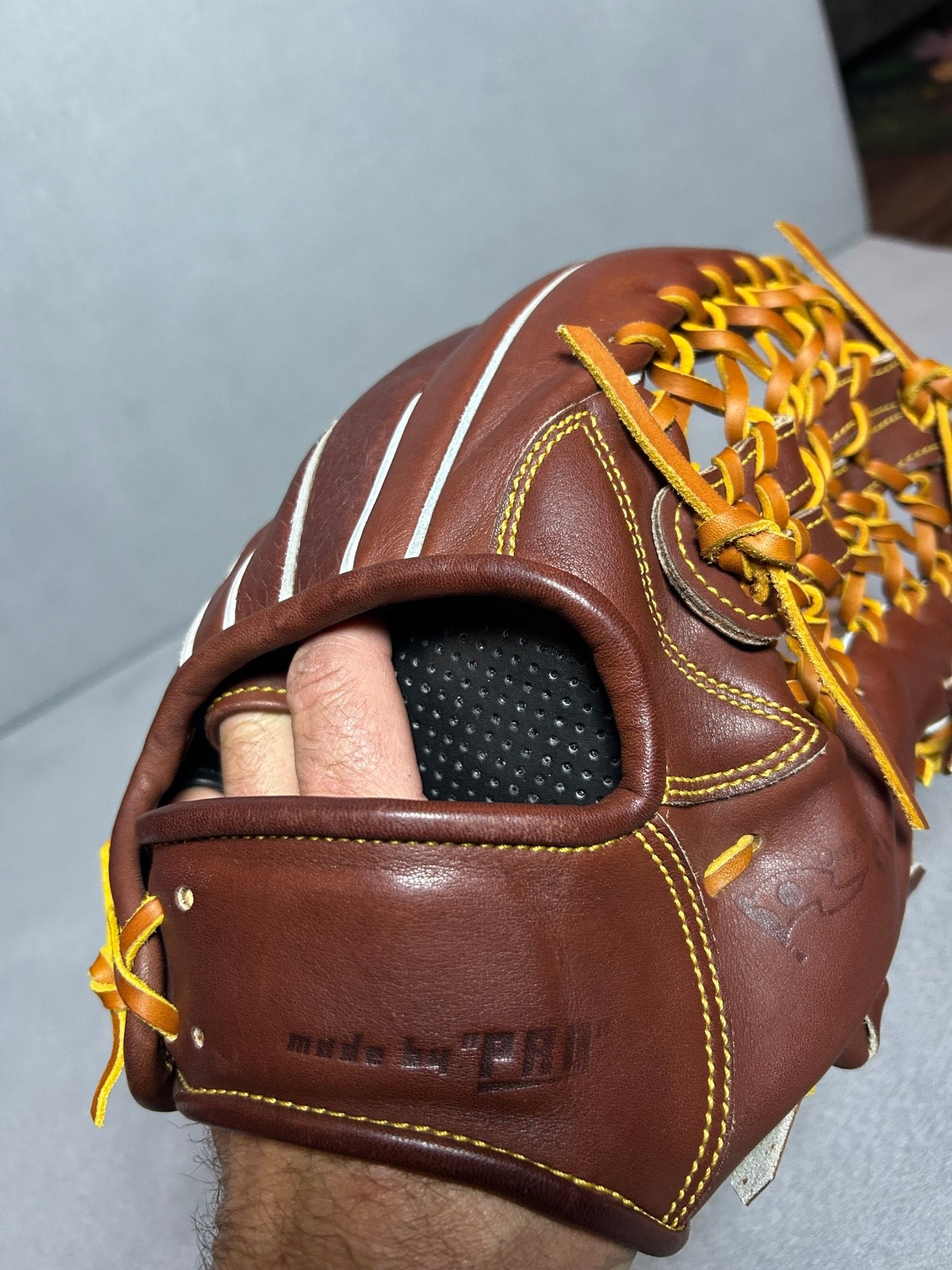 Made by Pro | NPB-Grade Outfielder's Glove — Hand-Built by a Former Japanese Pro Ball Craftsman | Extremely Rare - The Glove Box