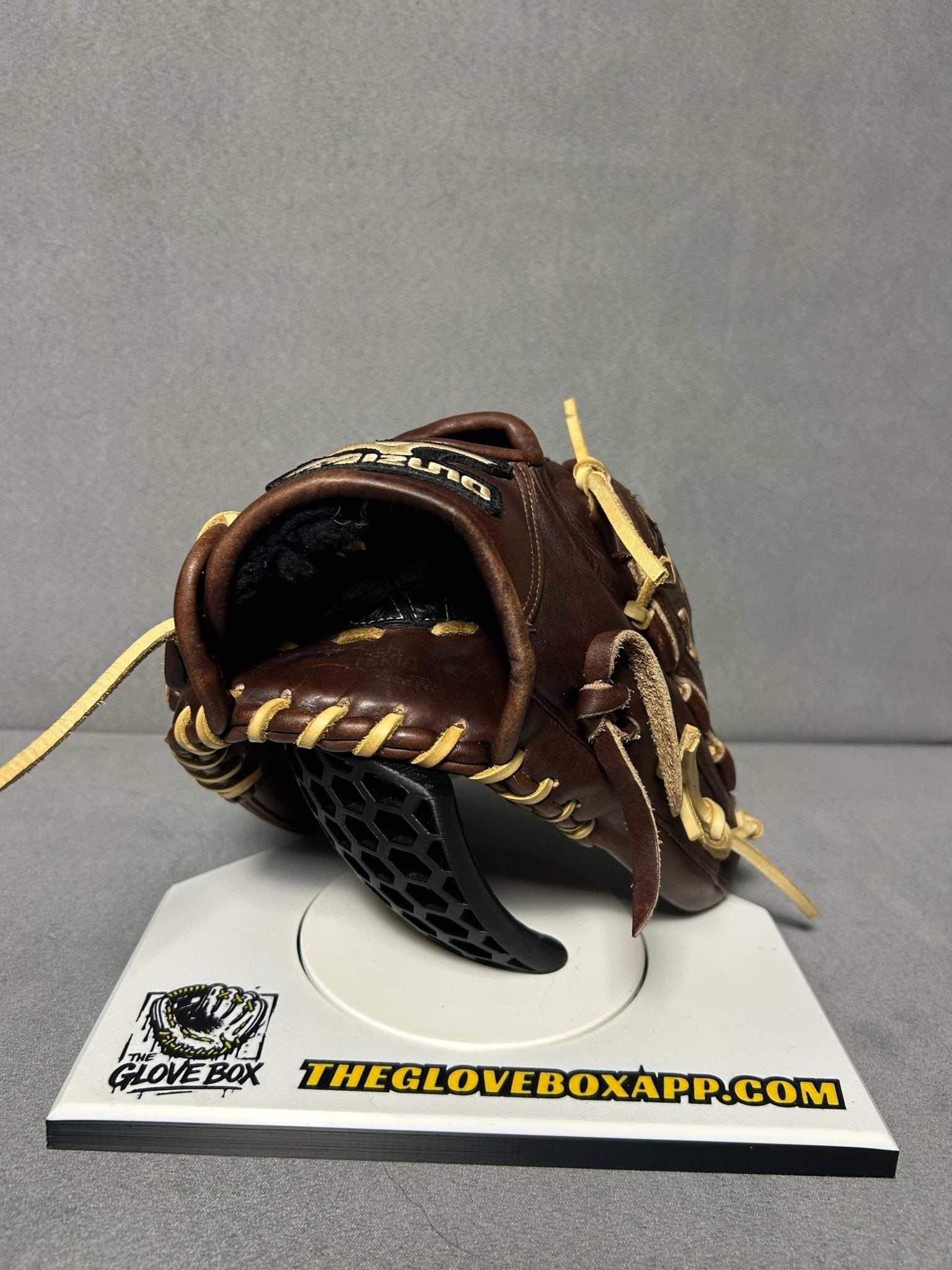 Mizuno GCP 10X Classic Pro X — 12" RHT Baseball Glove (Pre-Owned, Reconditioned) - The Glove Box