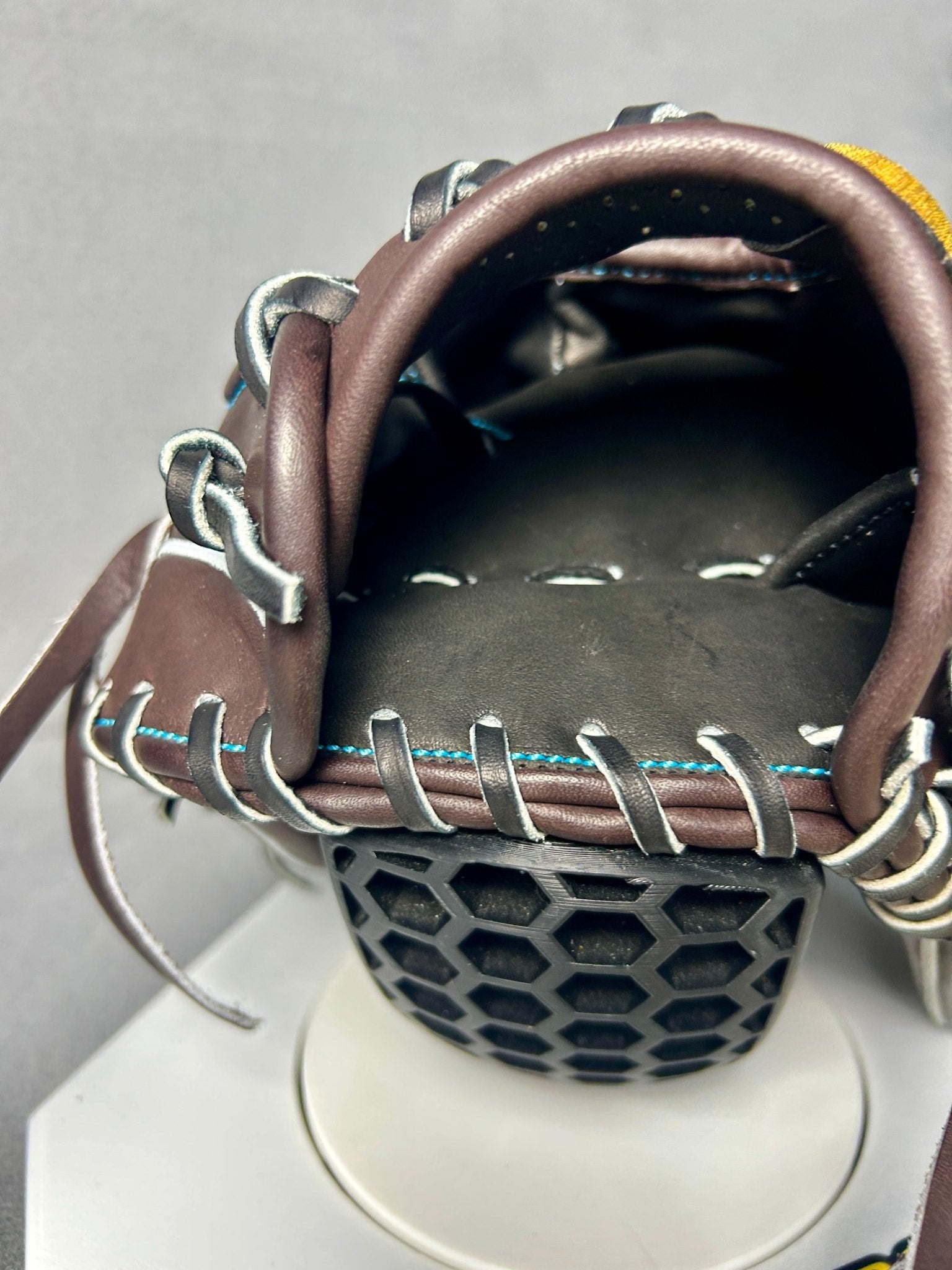 Produced Sho "No Name" Infielder's Glove | I-100 | 11.25"-11.5" | RHT | Limited | Handmade in Japan - The Glove Box
