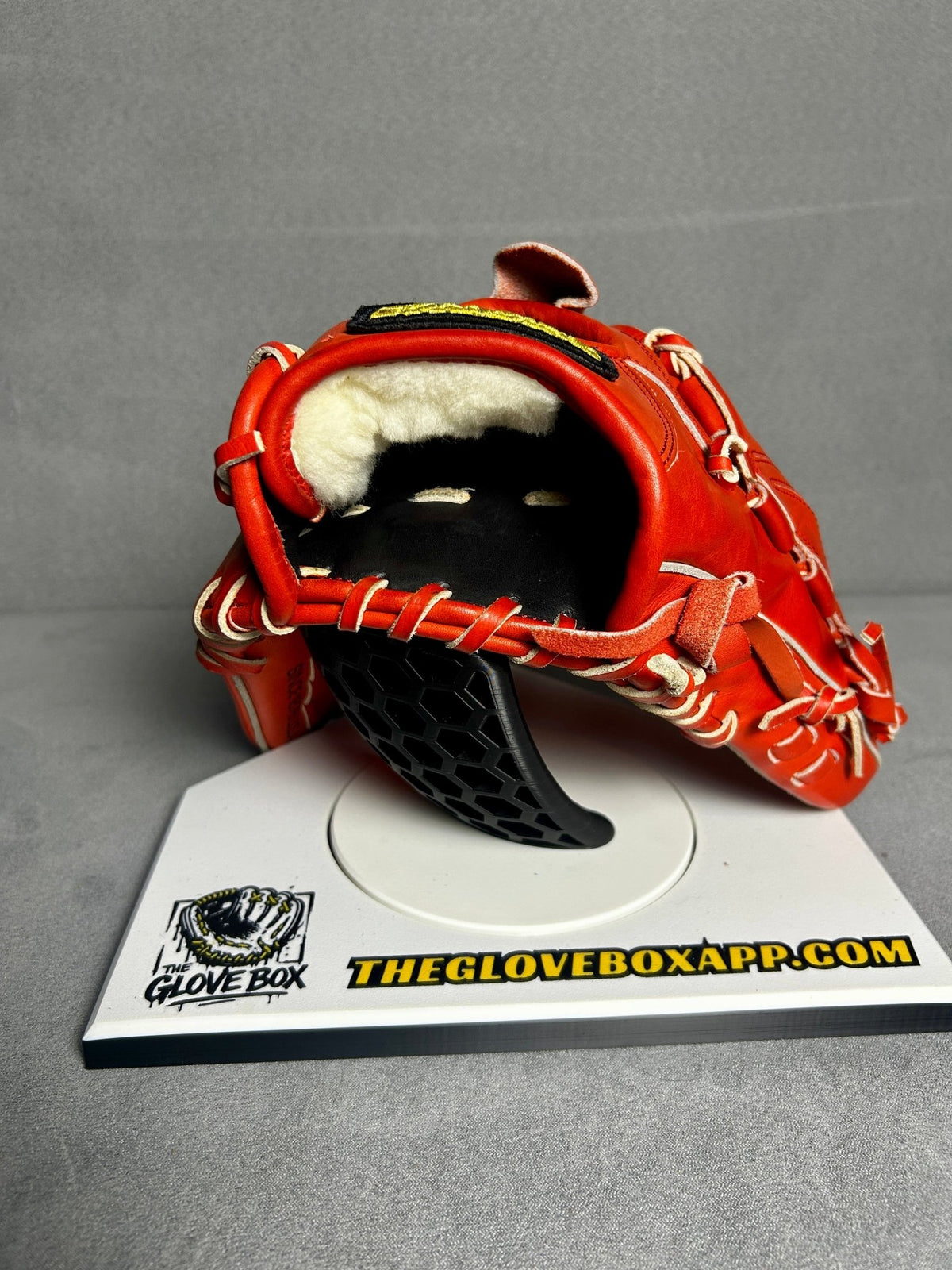 Spalding Pro Select SPGK-31 Pitcher / Infield Glove | Red | RHT - The Glove Box