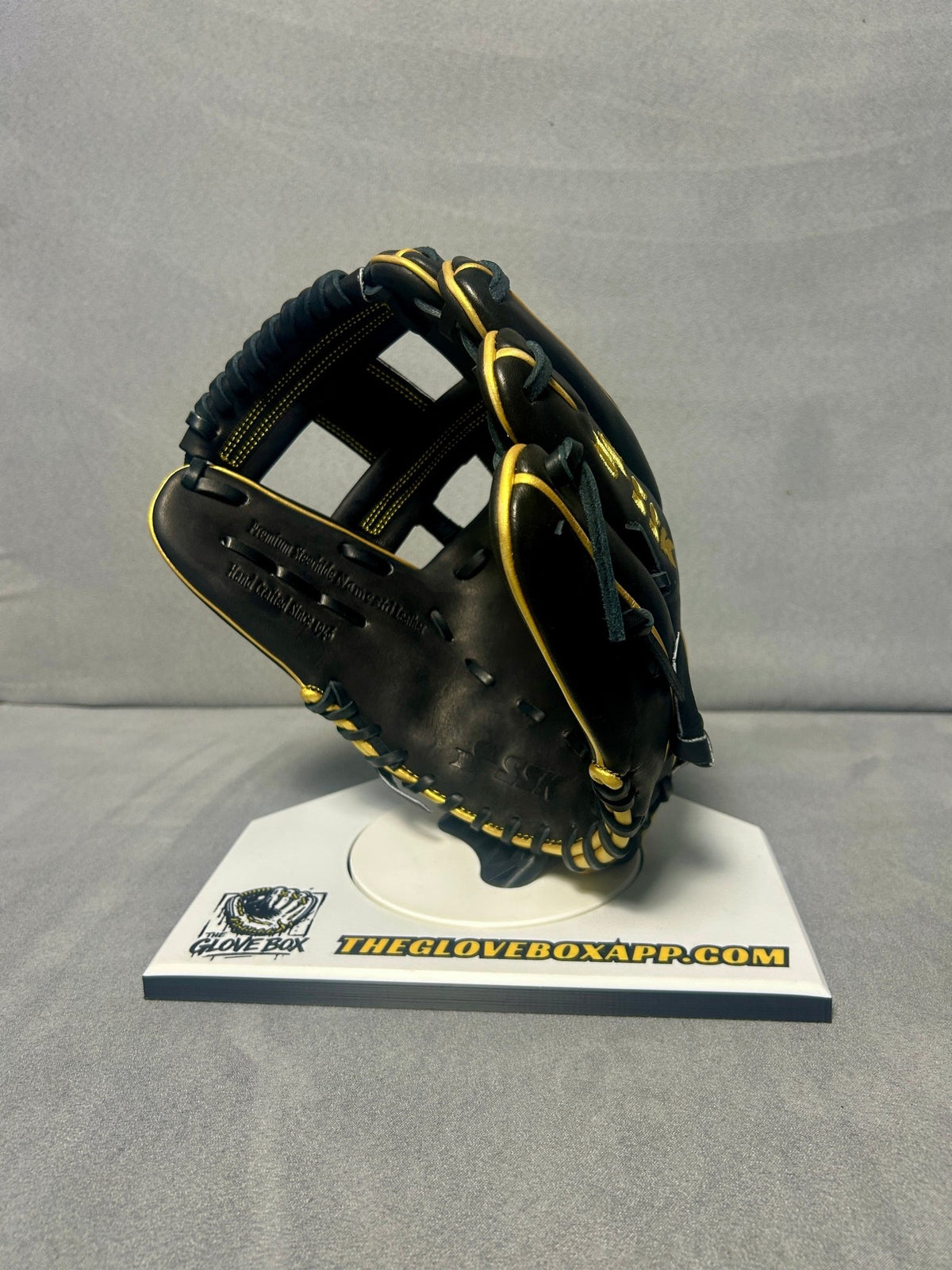 SSK Z7 Specialist Infielder's Glove | 11.5" | RHT | Black & Gold | Brand New - The Glove Box