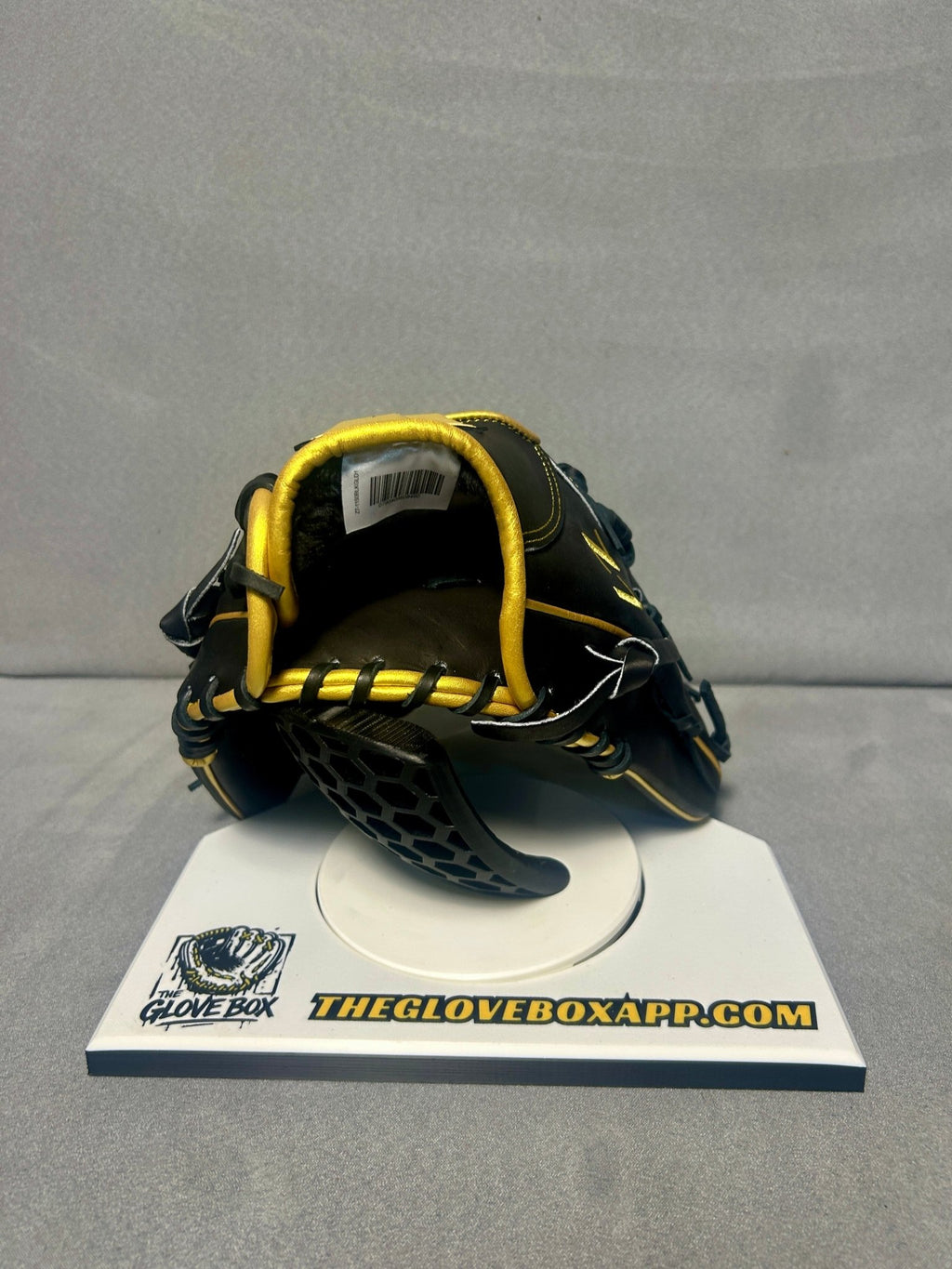 SSK Z7 Specialist Infielder's Glove | 11.5" | RHT | Black & Gold | Brand New - The Glove Box