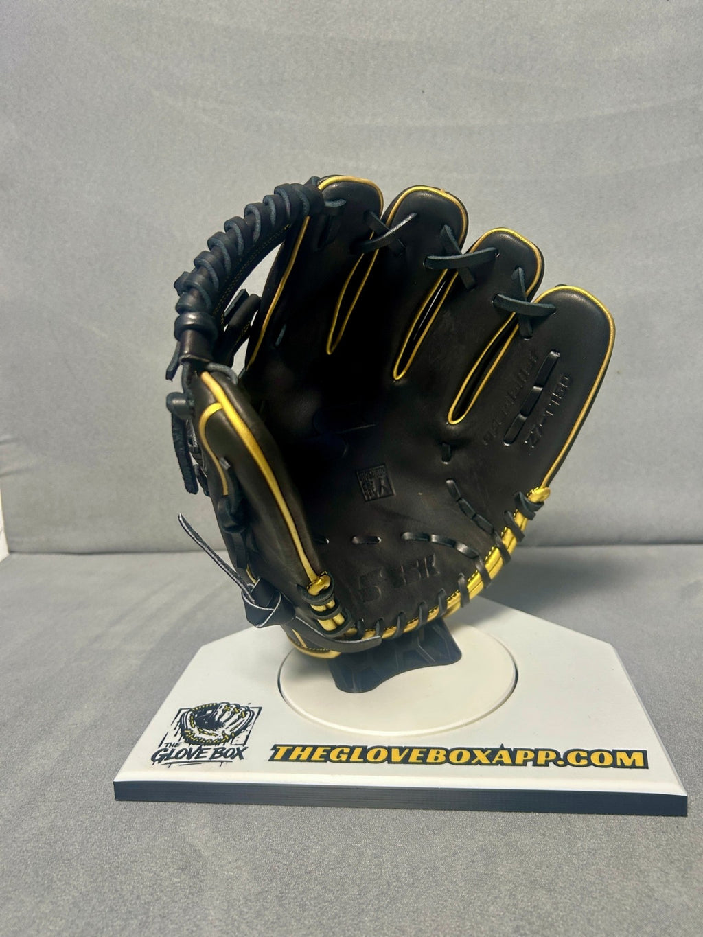 SSK Z7 Specialist Infielder's Glove | 11.5" | RHT | Black & Gold | Brand New - The Glove Box