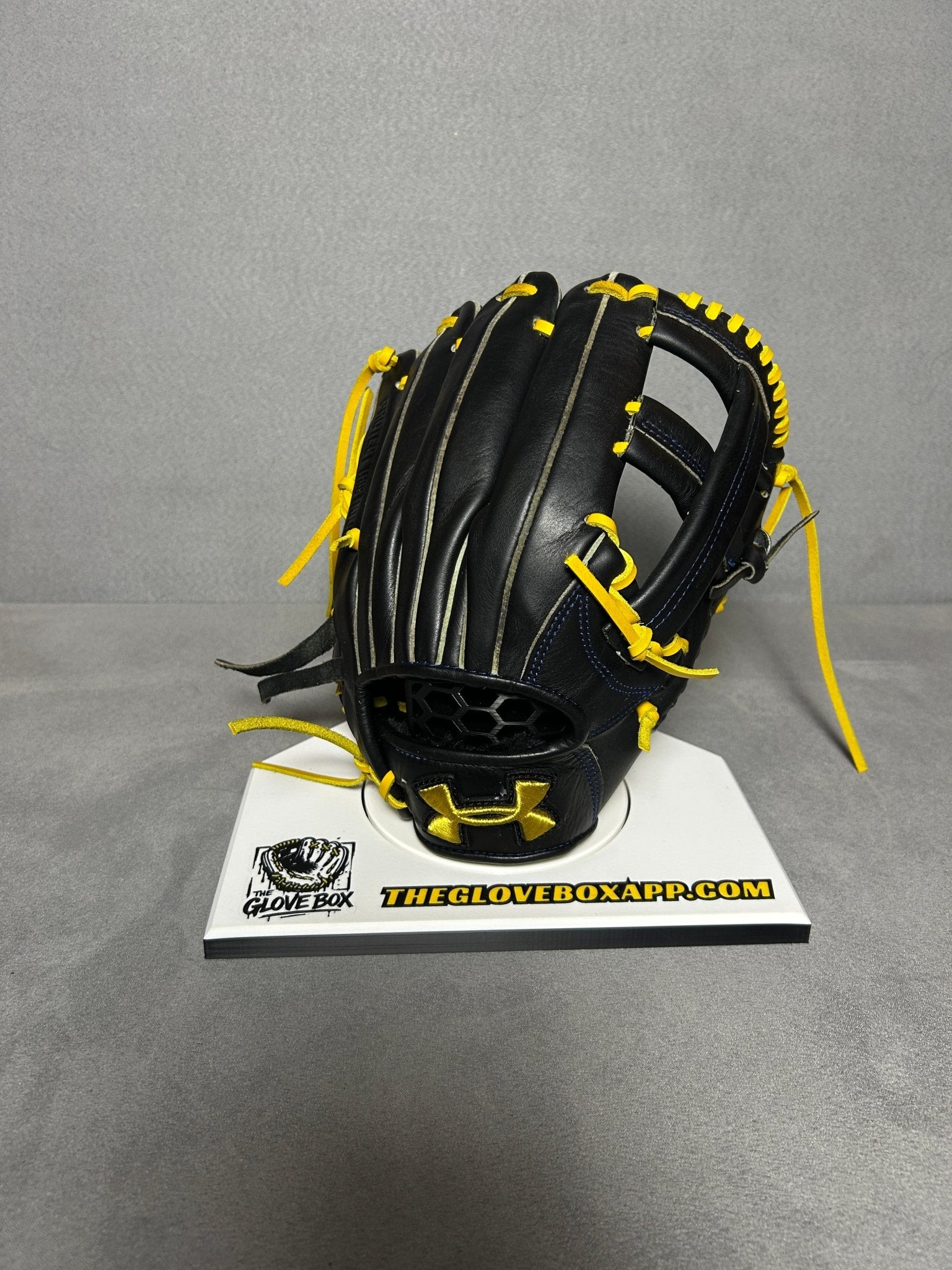 Under Armour 1341874 11.5" baseball glove - The Glove Box