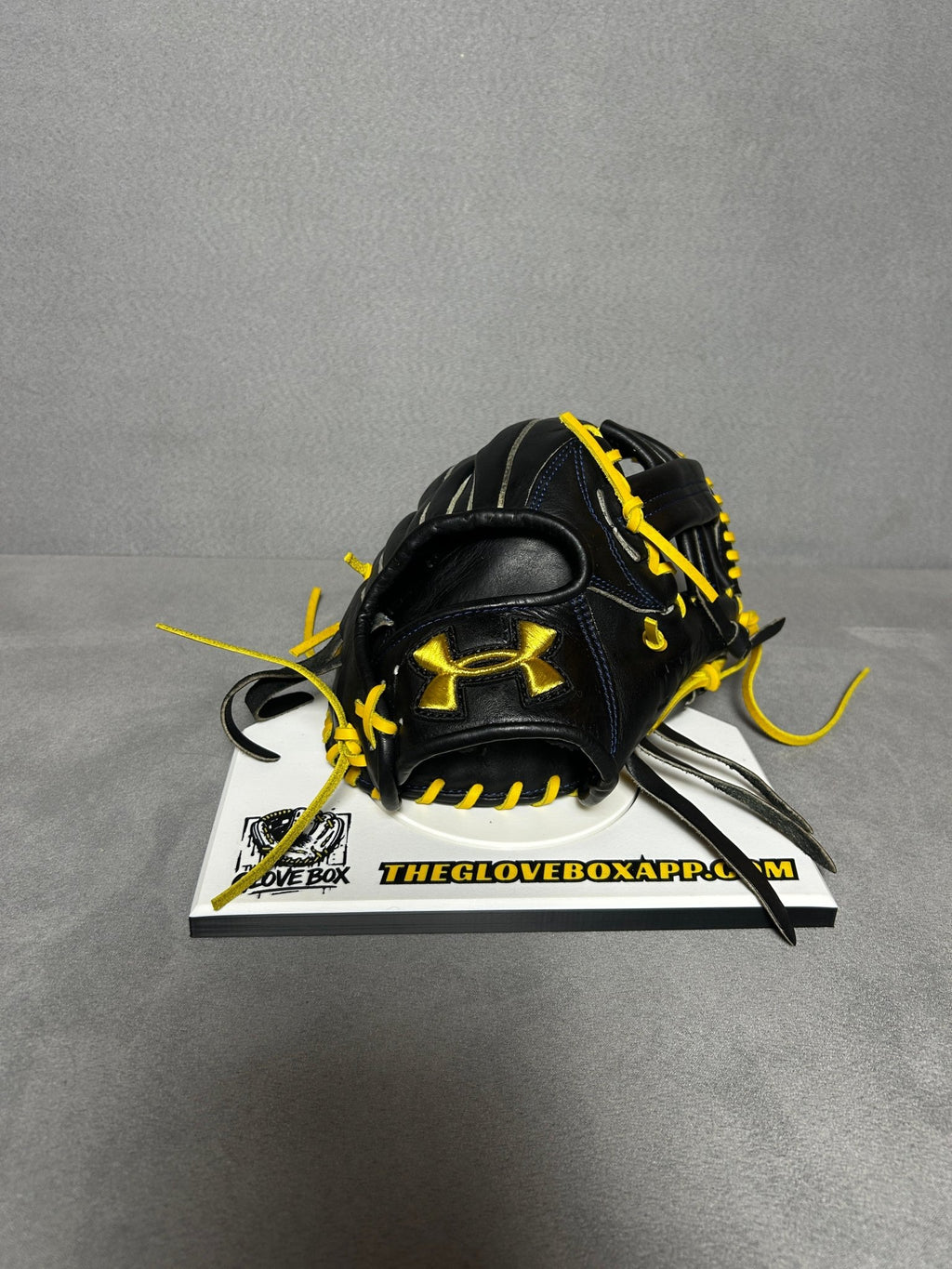 Under Armour 1341874 11.5" baseball glove - The Glove Box
