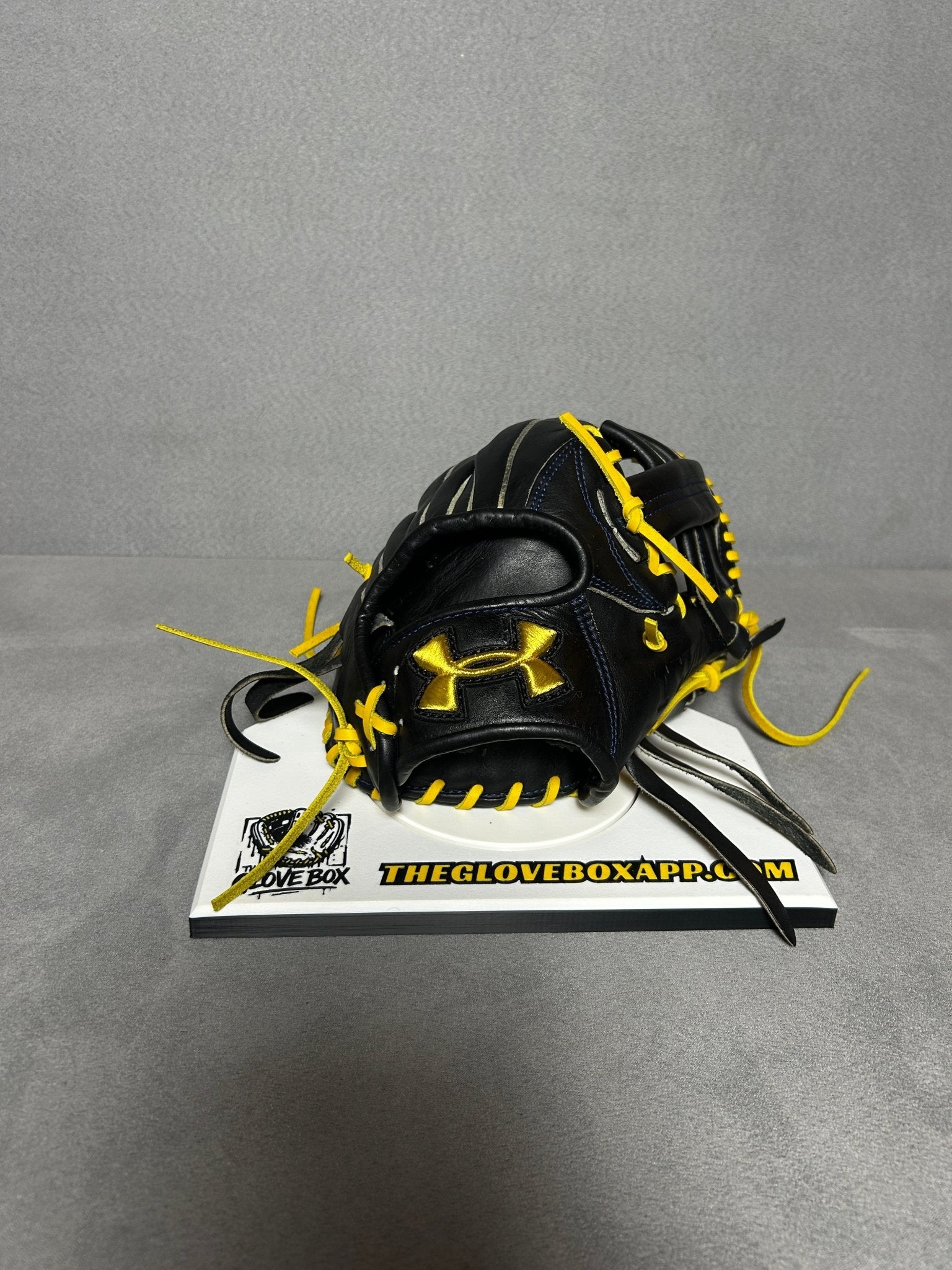 Under Armour 1341874 11.5" baseball glove - The Glove Box