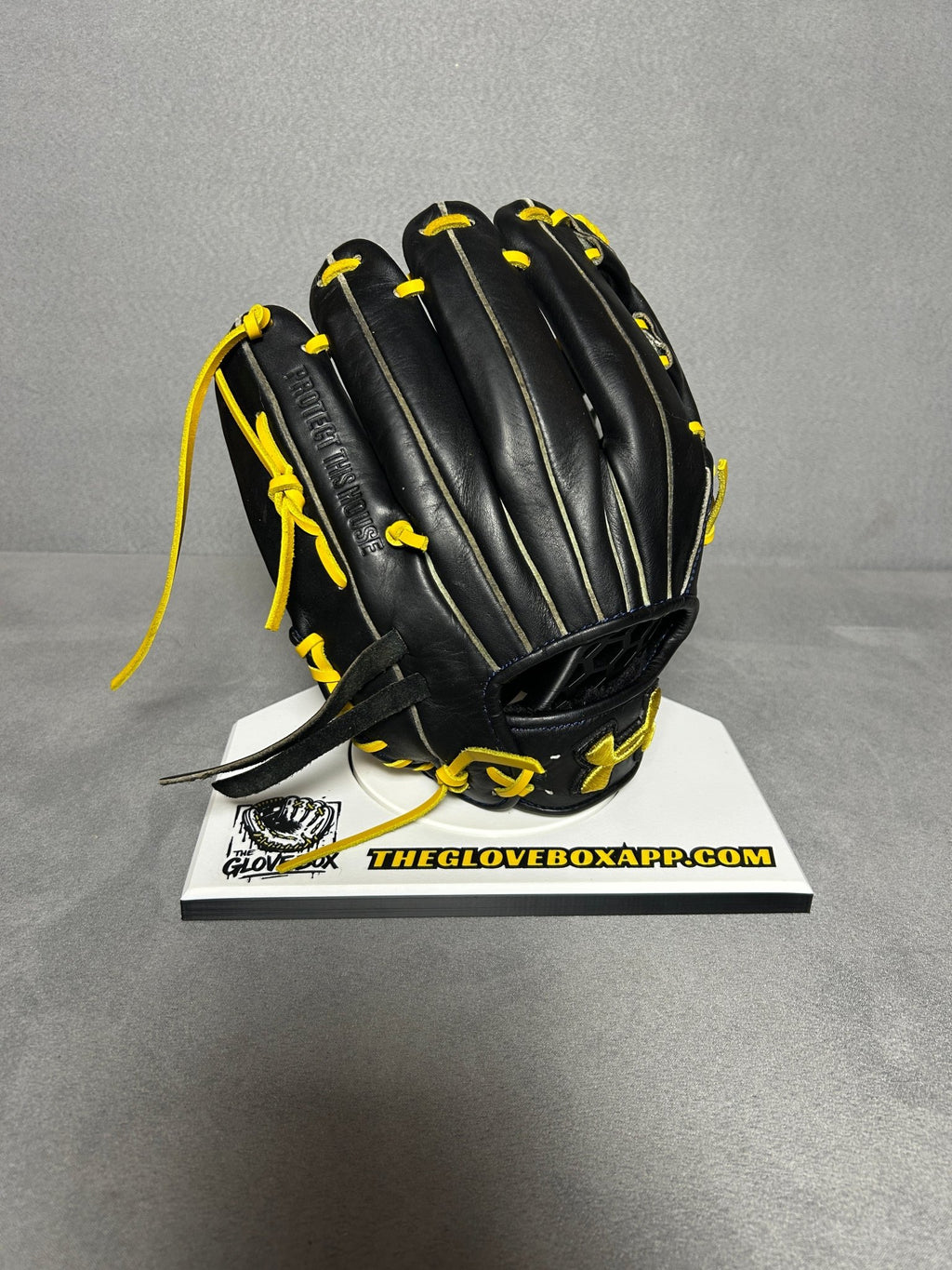 Under Armour 1341874 11.5" baseball glove - The Glove Box
