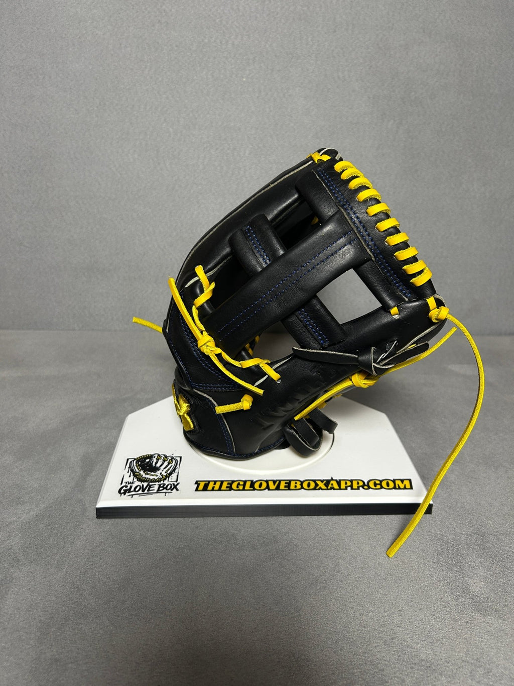 Under Armour 1341874 11.5" baseball glove - The Glove Box