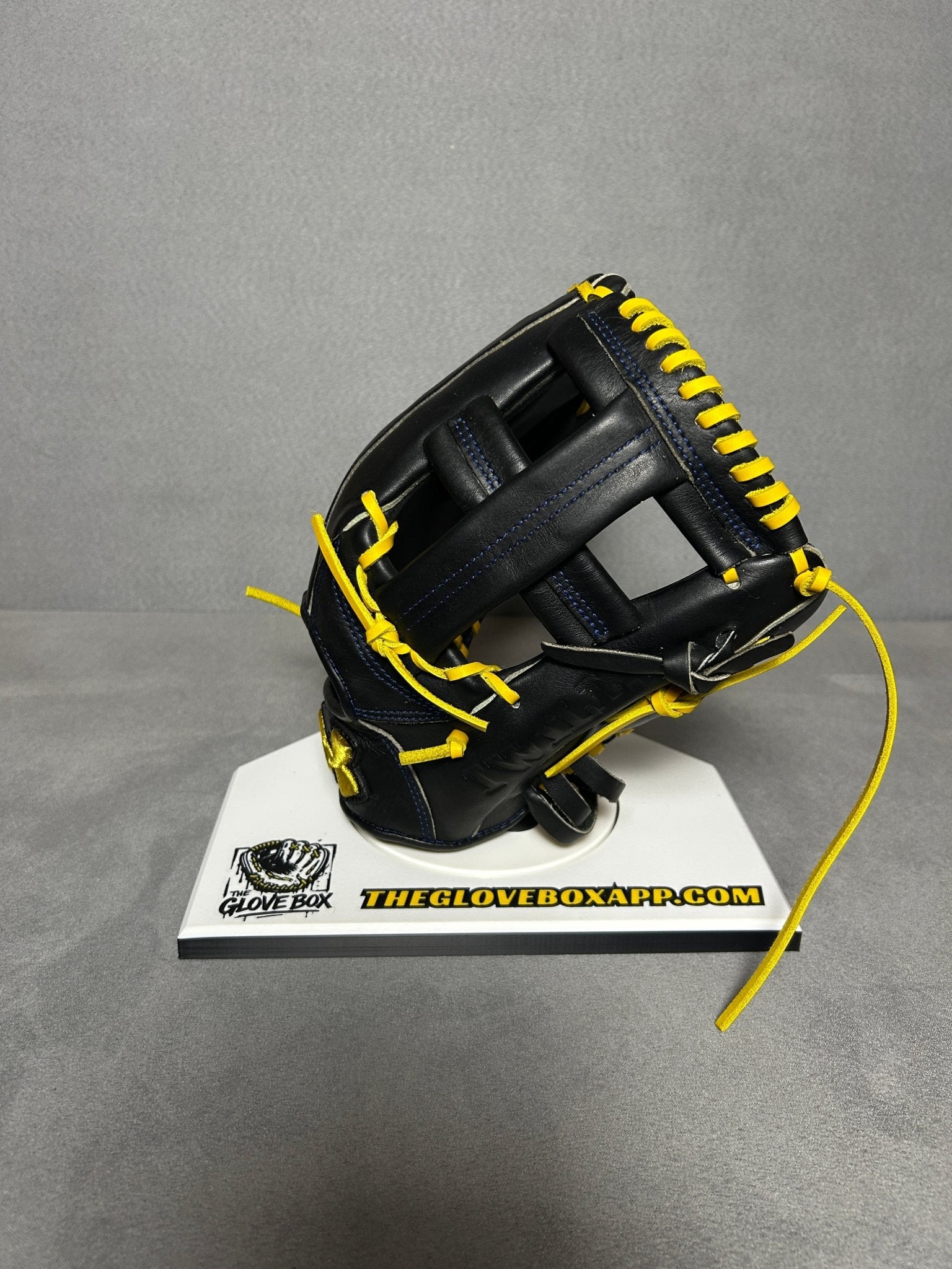 Under Armour 1341874 11.5" baseball glove - The Glove Box