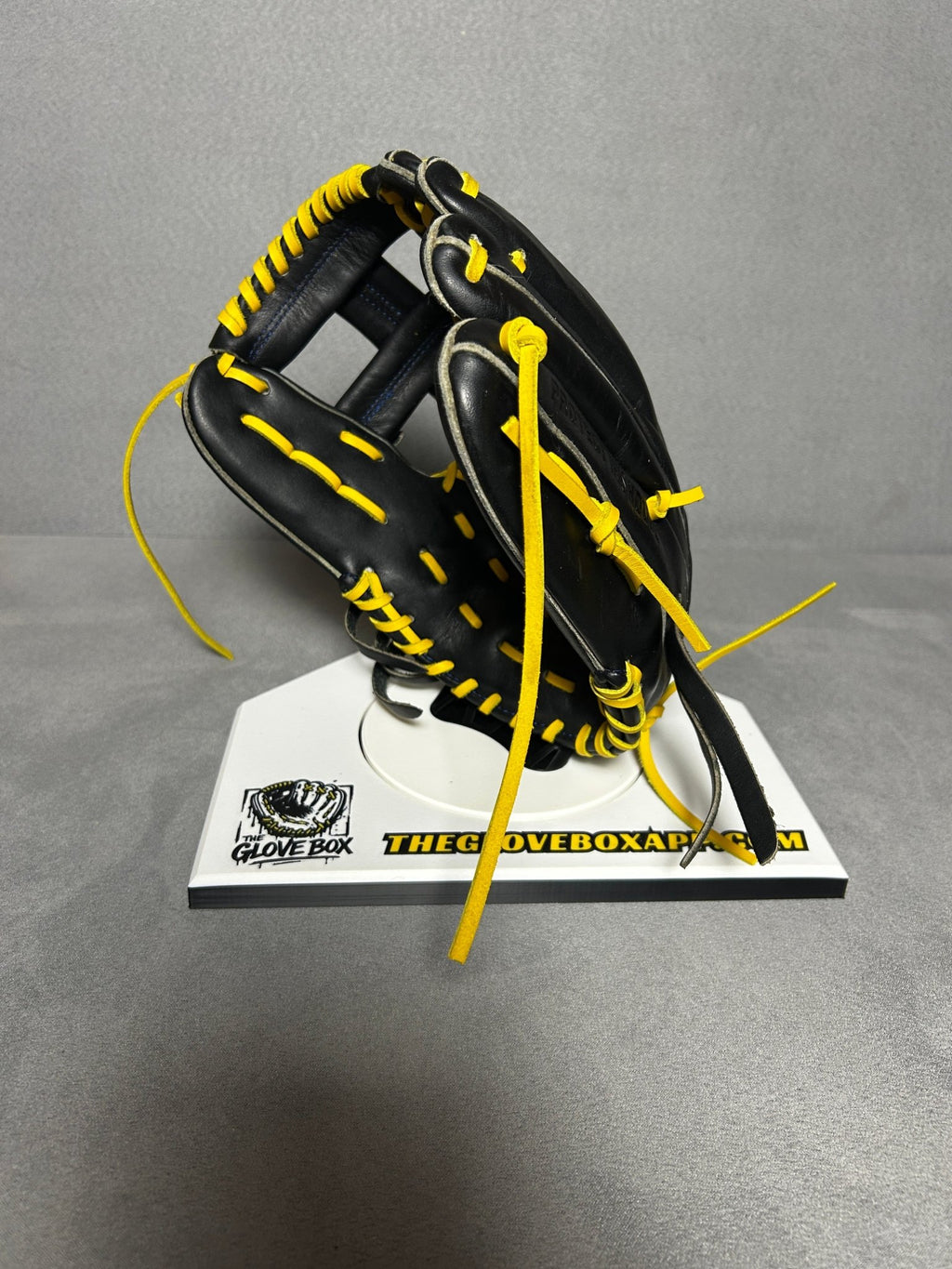 Under Armour 1341874 11.5" baseball glove - The Glove Box