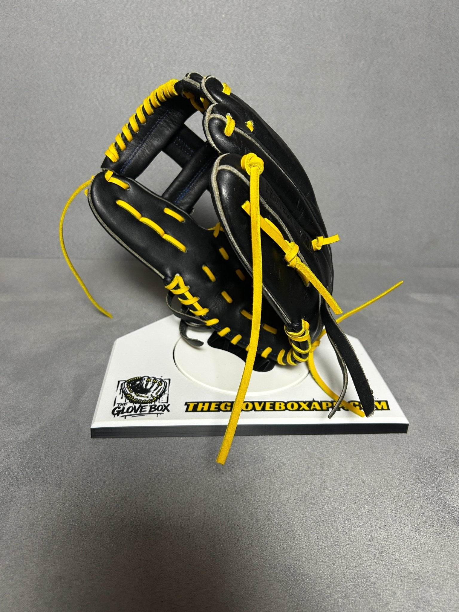 Under Armour 1341874 11.5" baseball glove - The Glove Box