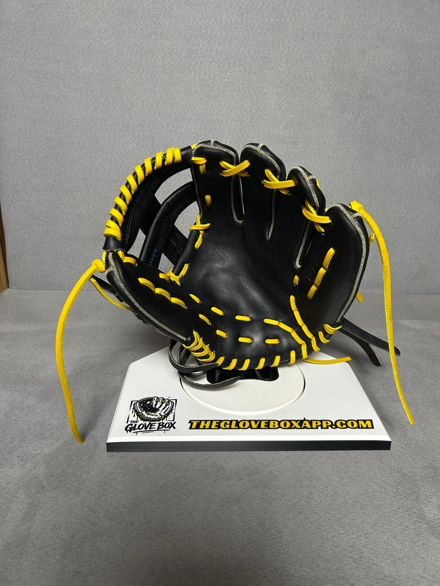 Under Armour 1341874 11.5" baseball glove - The Glove Box