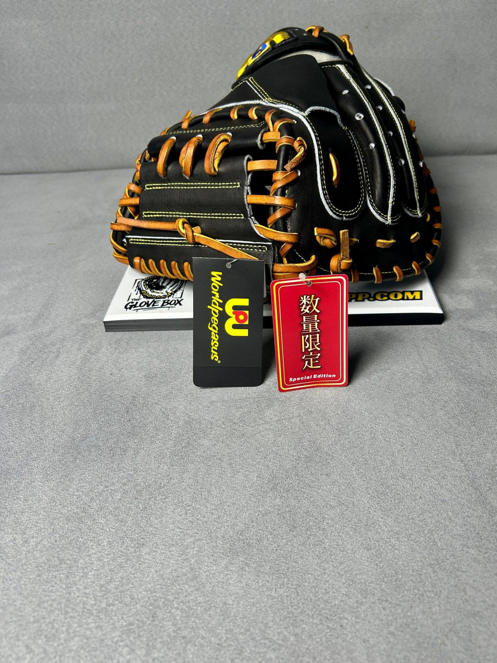 World Pegasus Field Master Catcher's Mitt | WGK4FM2 | 33"-34" | RHT - The Glove Box