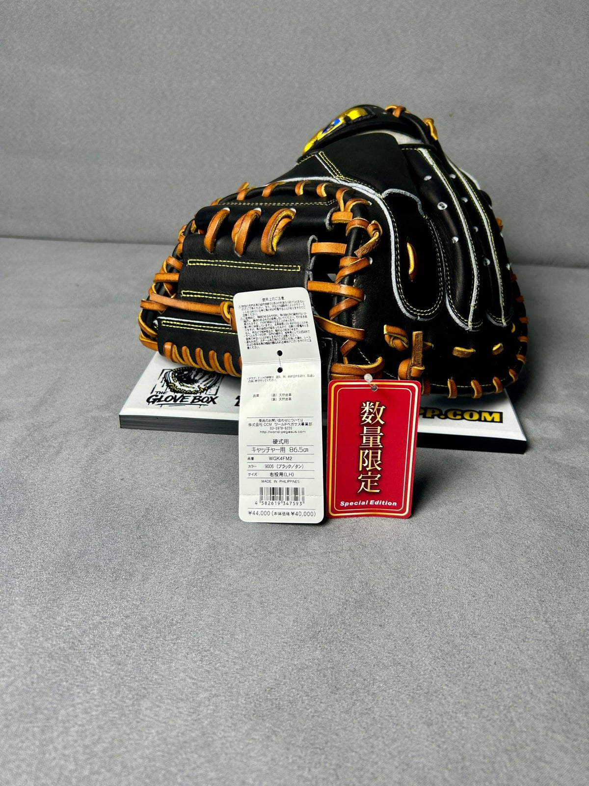 World Pegasus Field Master Catcher's Mitt | WGK4FM2 | 33"-34" | RHT - The Glove Box