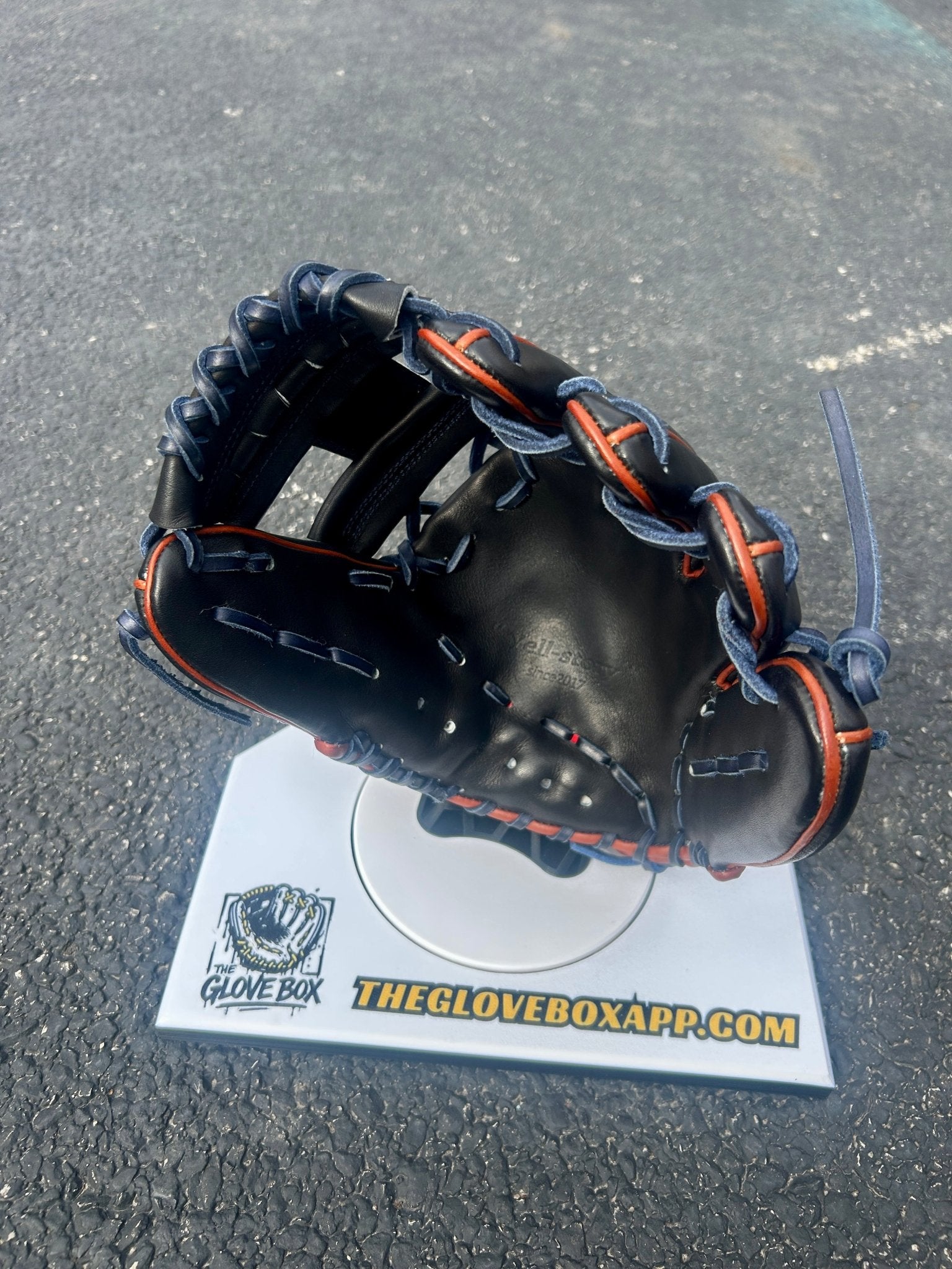 "Yell - Story" model 016 infielders glove - The Glove Box