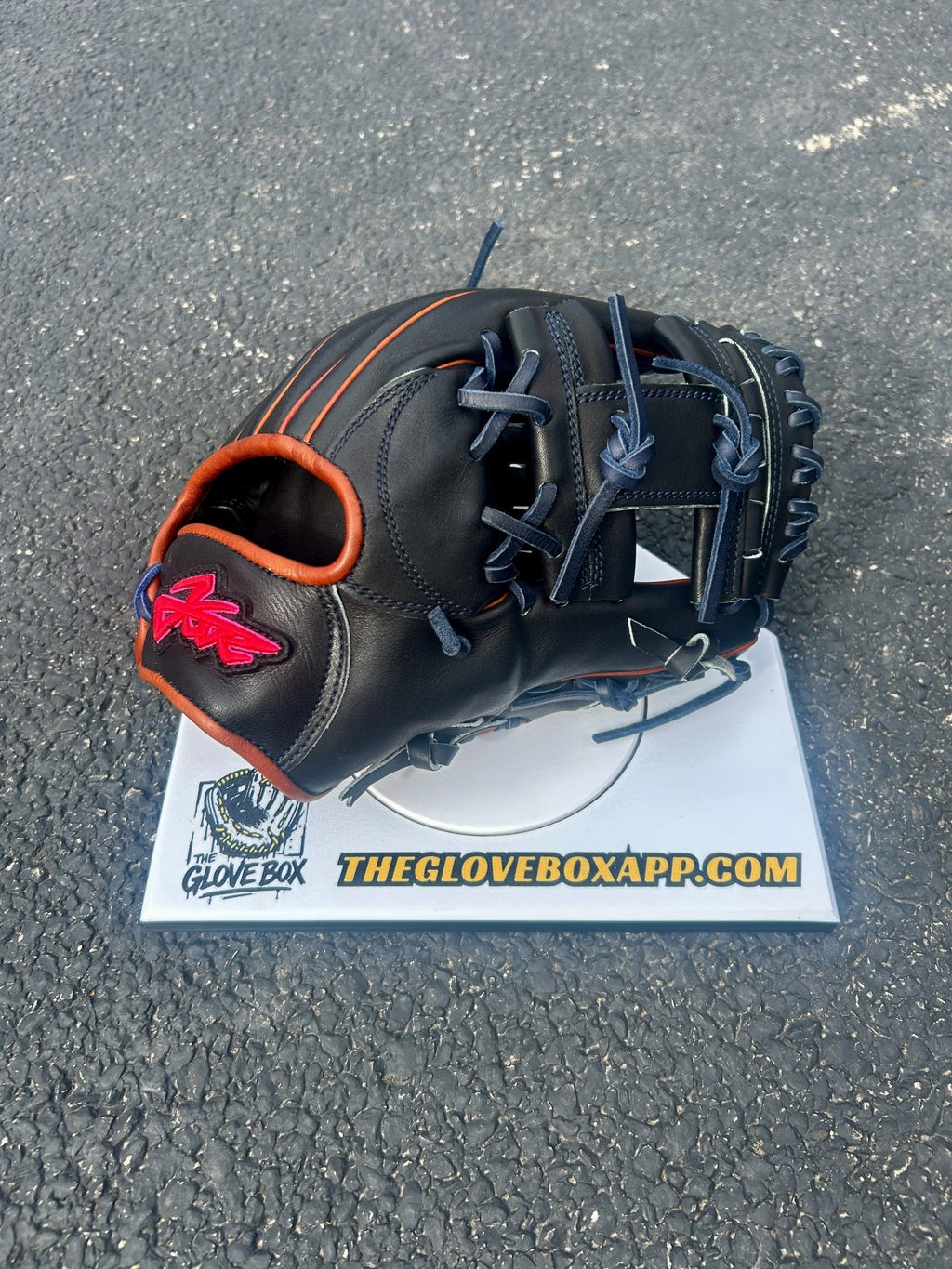 "Yell - Story" model 016 infielders glove - The Glove Box
