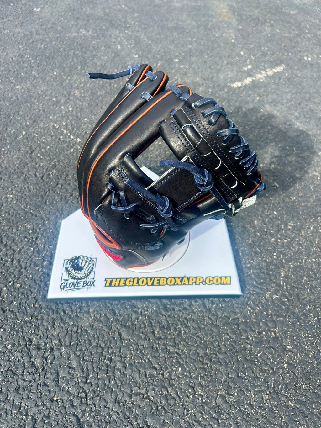 "Yell - Story" model 016 infielders glove - The Glove Box