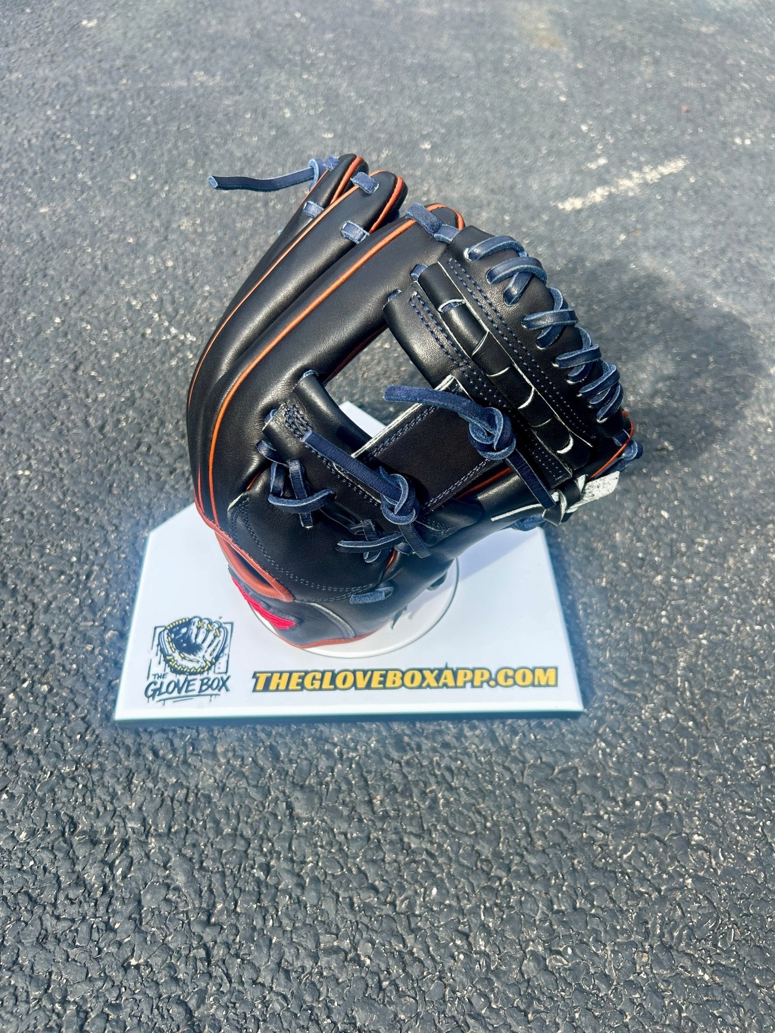 "Yell - Story" model 016 infielders glove - The Glove Box