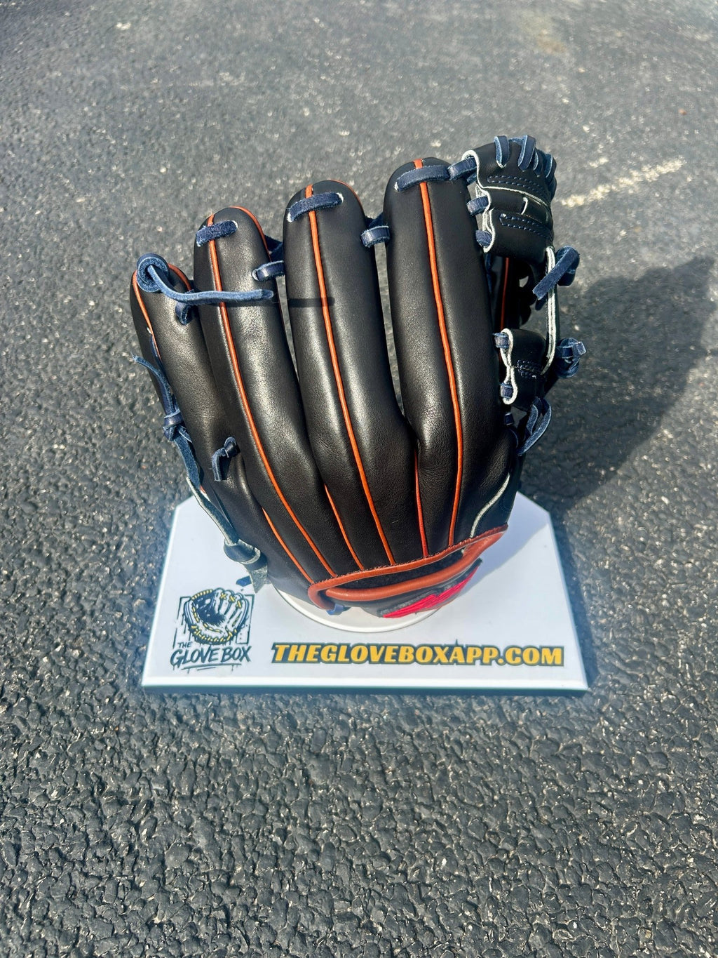 "Yell - Story" model 016 infielders glove - The Glove Box