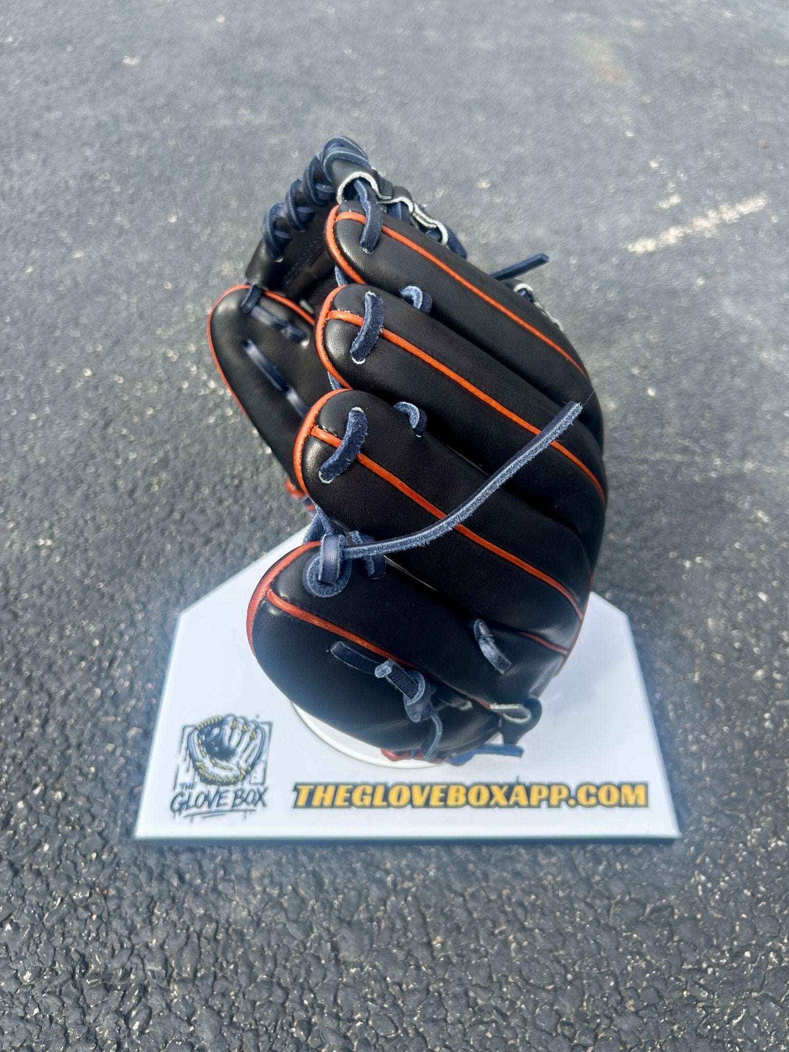 "Yell - Story" model 016 infielders glove - The Glove Box