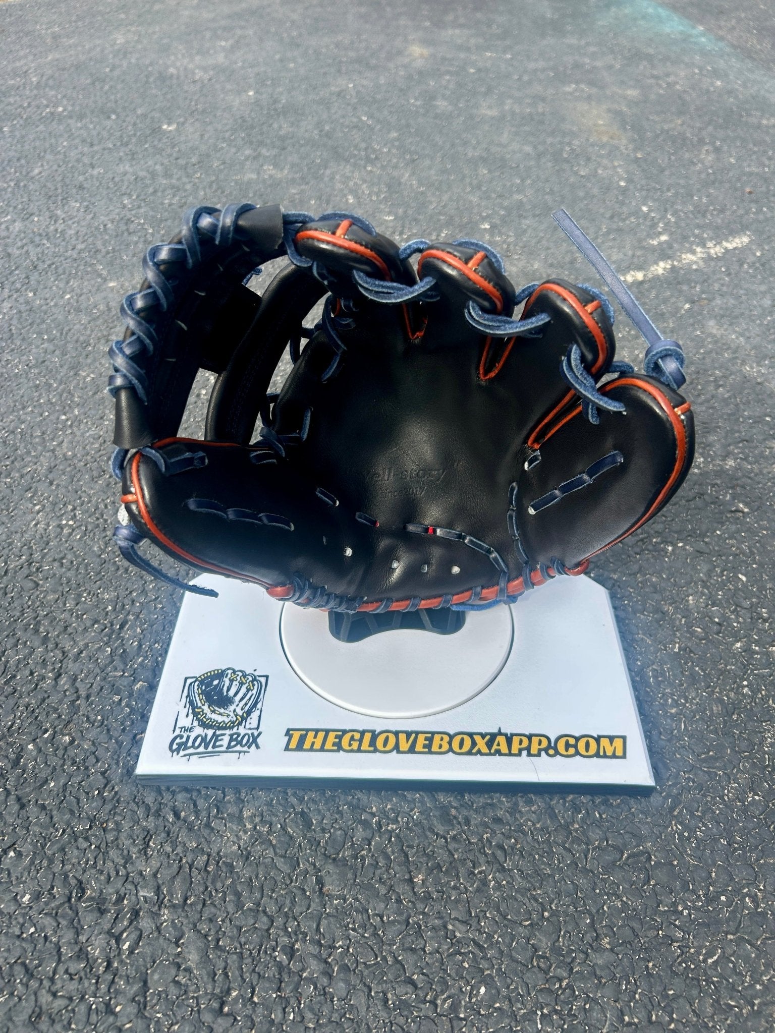 "Yell - Story" model 016 infielders glove - The Glove Box