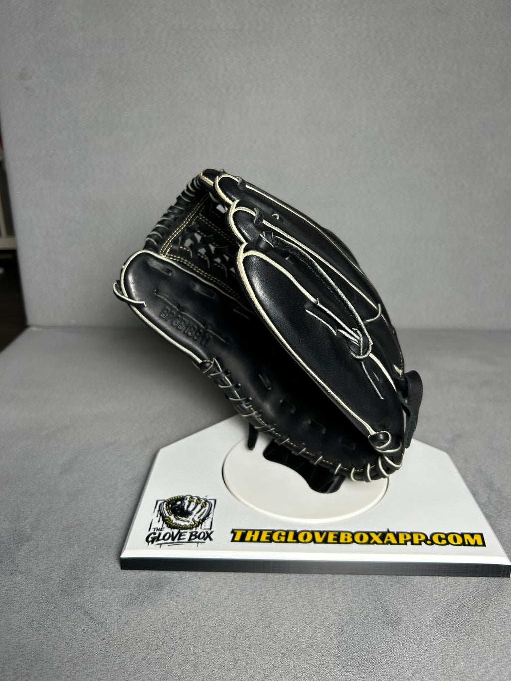Zett NeoStatus hardball Pitchers Glove - The Glove Box