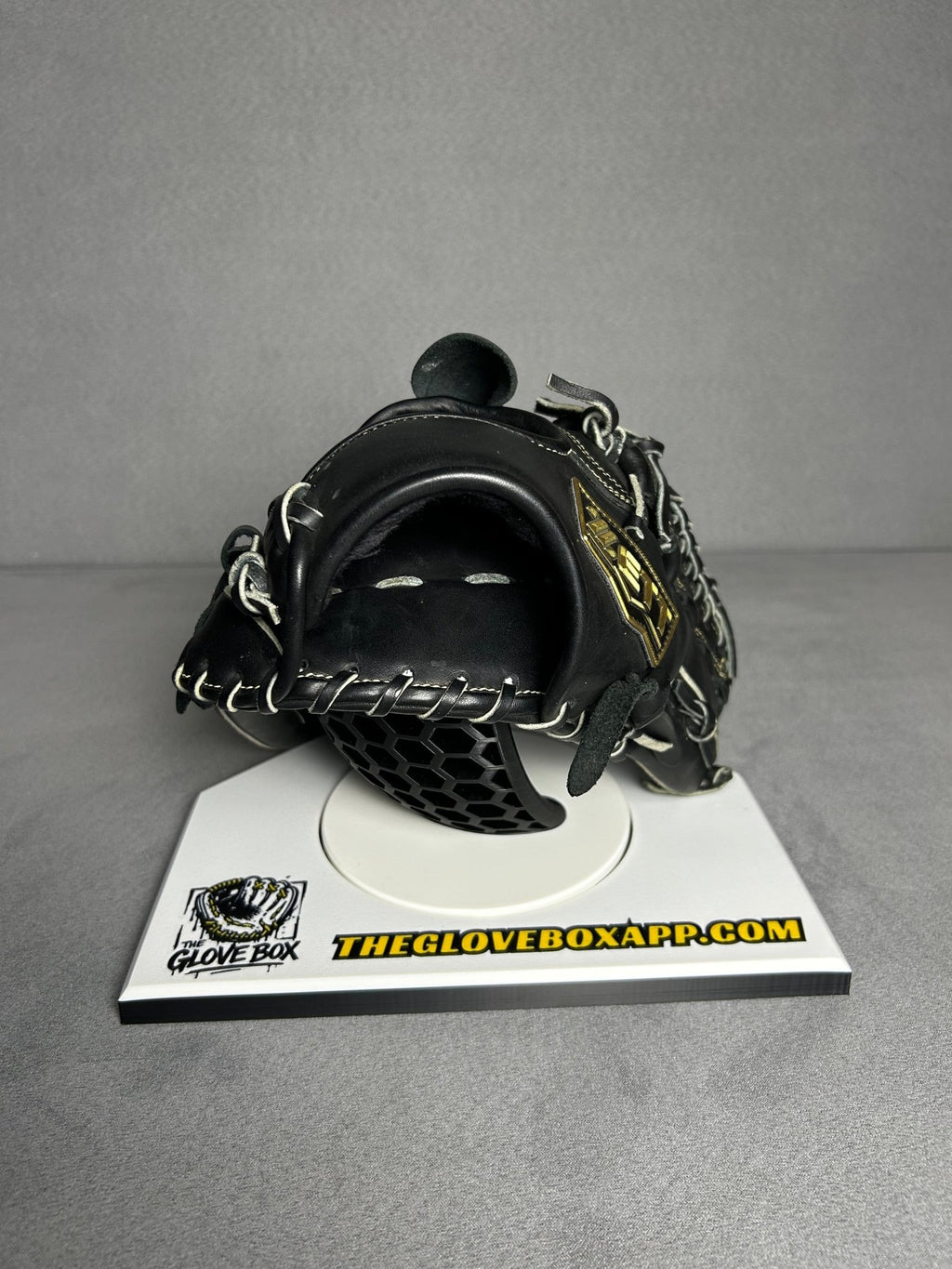 Zett NeoStatus hardball Pitchers Glove - The Glove Box