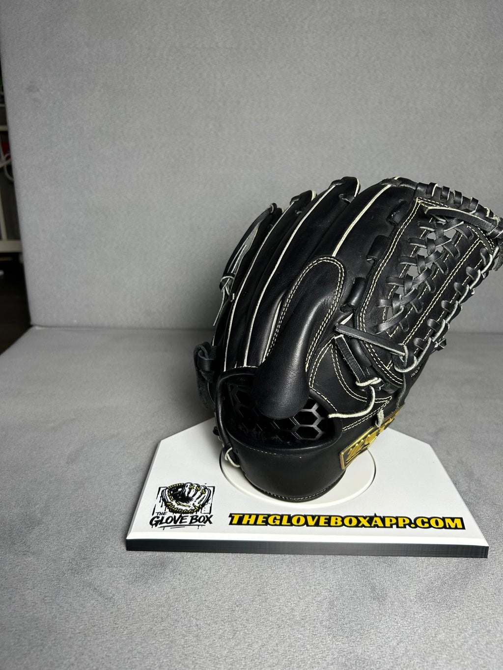 Zett NeoStatus hardball Pitchers Glove - The Glove Box
