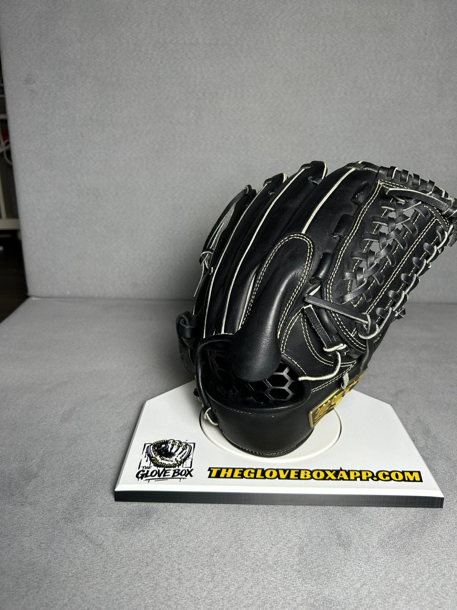 Zett NeoStatus hardball Pitchers Glove - The Glove Box