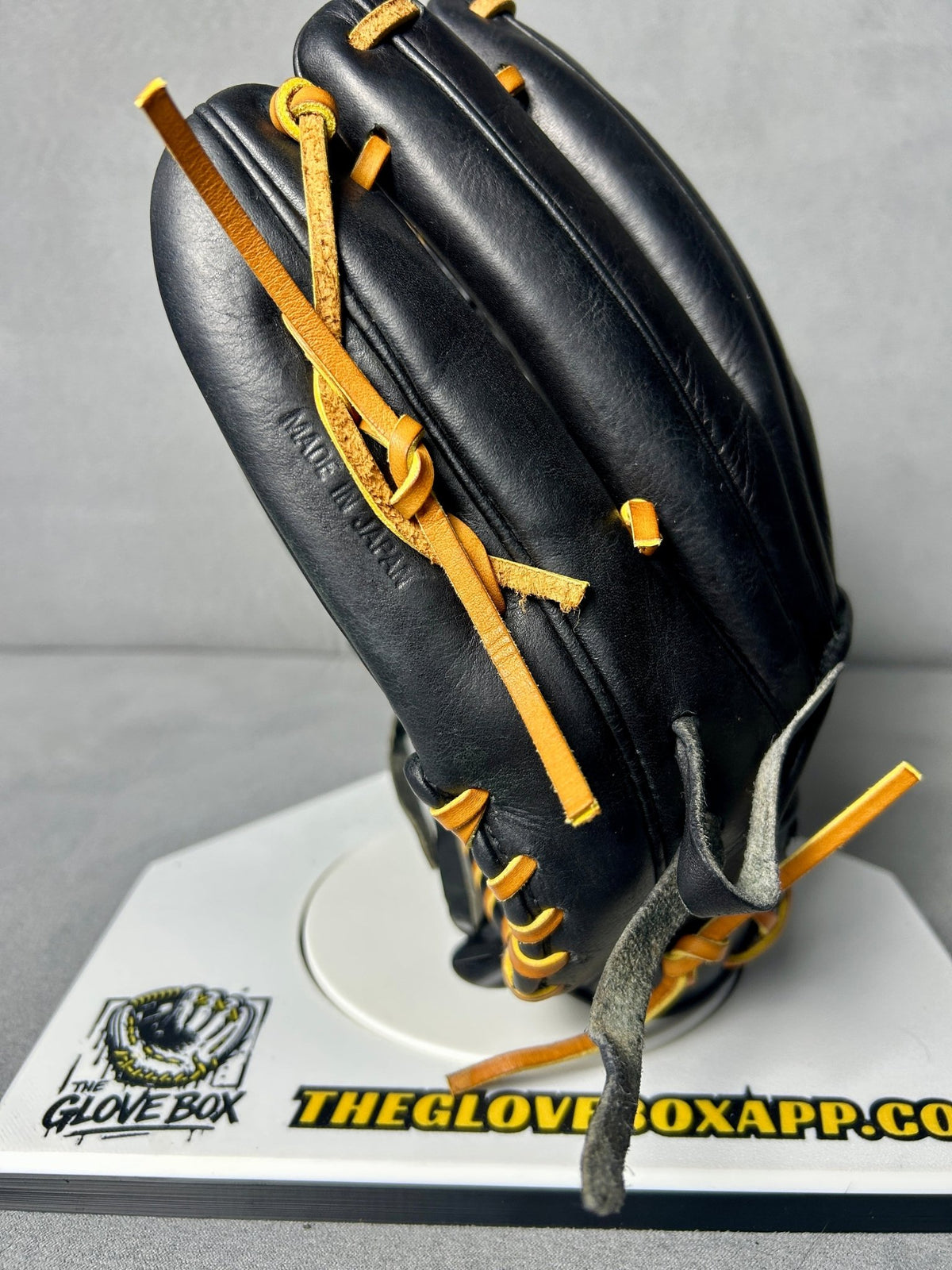 Zett Pro Status Infielder's Glove | BPG136 | 11.5" | RHT | Pre-Owned | Made in Japan - The Glove Box