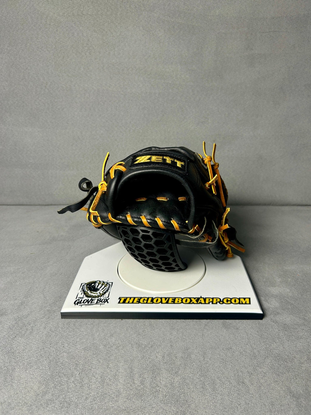 Zett Pro Status Infielder's Glove | BPG136 | 11.5" | RHT | Pre-Owned | Made in Japan - The Glove Box