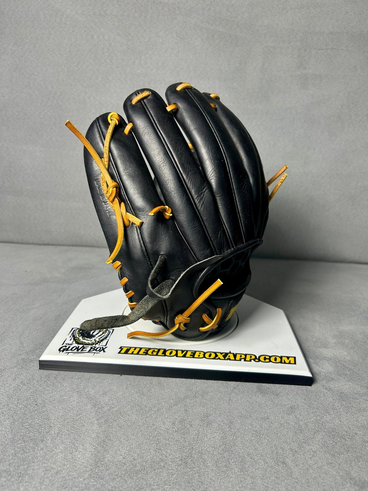 Zett Pro Status Infielder's Glove | BPG136 | 11.5" | RHT | Pre-Owned | Made in Japan - The Glove Box